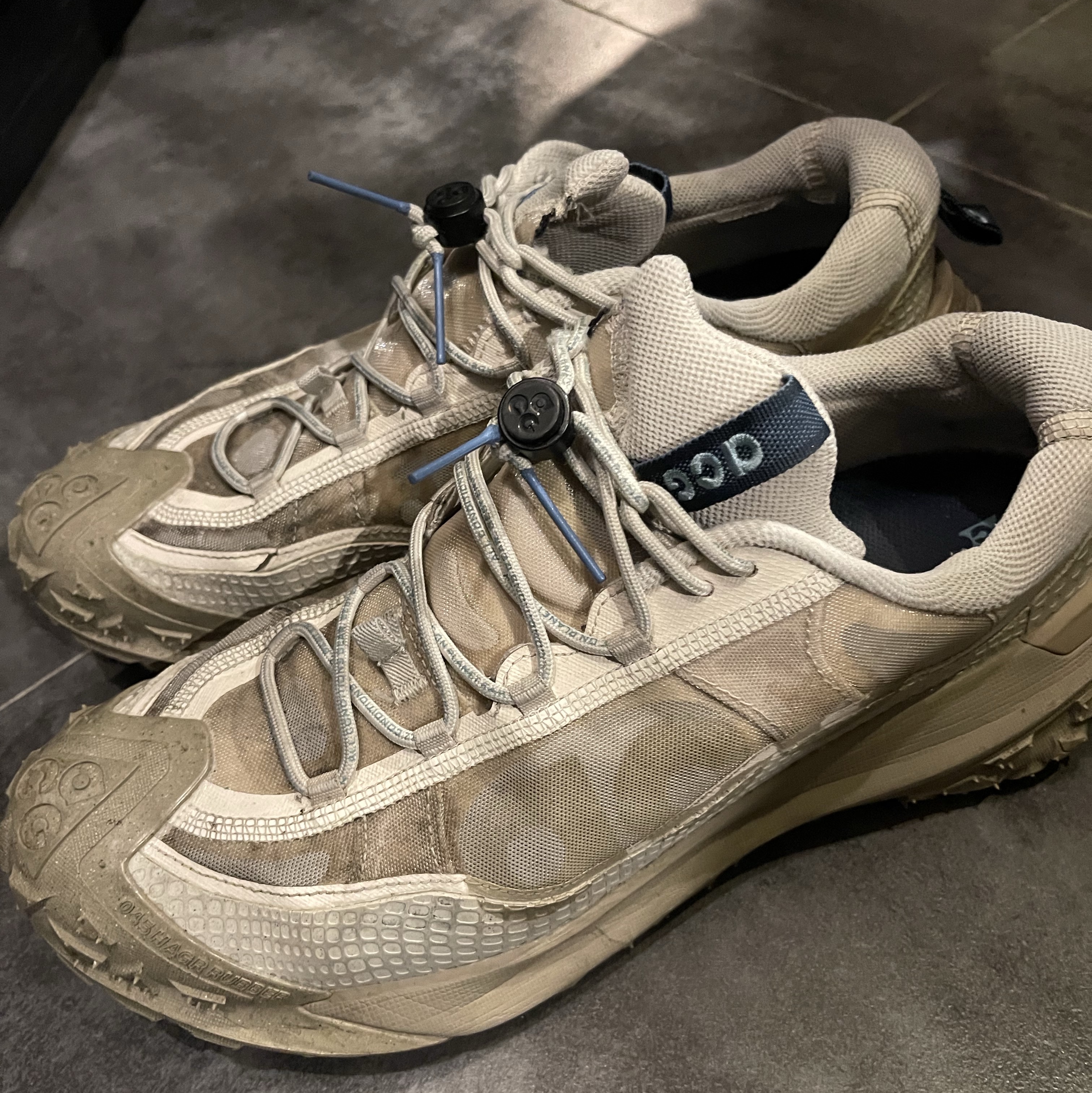 Nike ACG Mountain Fly 2 Low Light Orewood Brown Khaki 착용 스타일