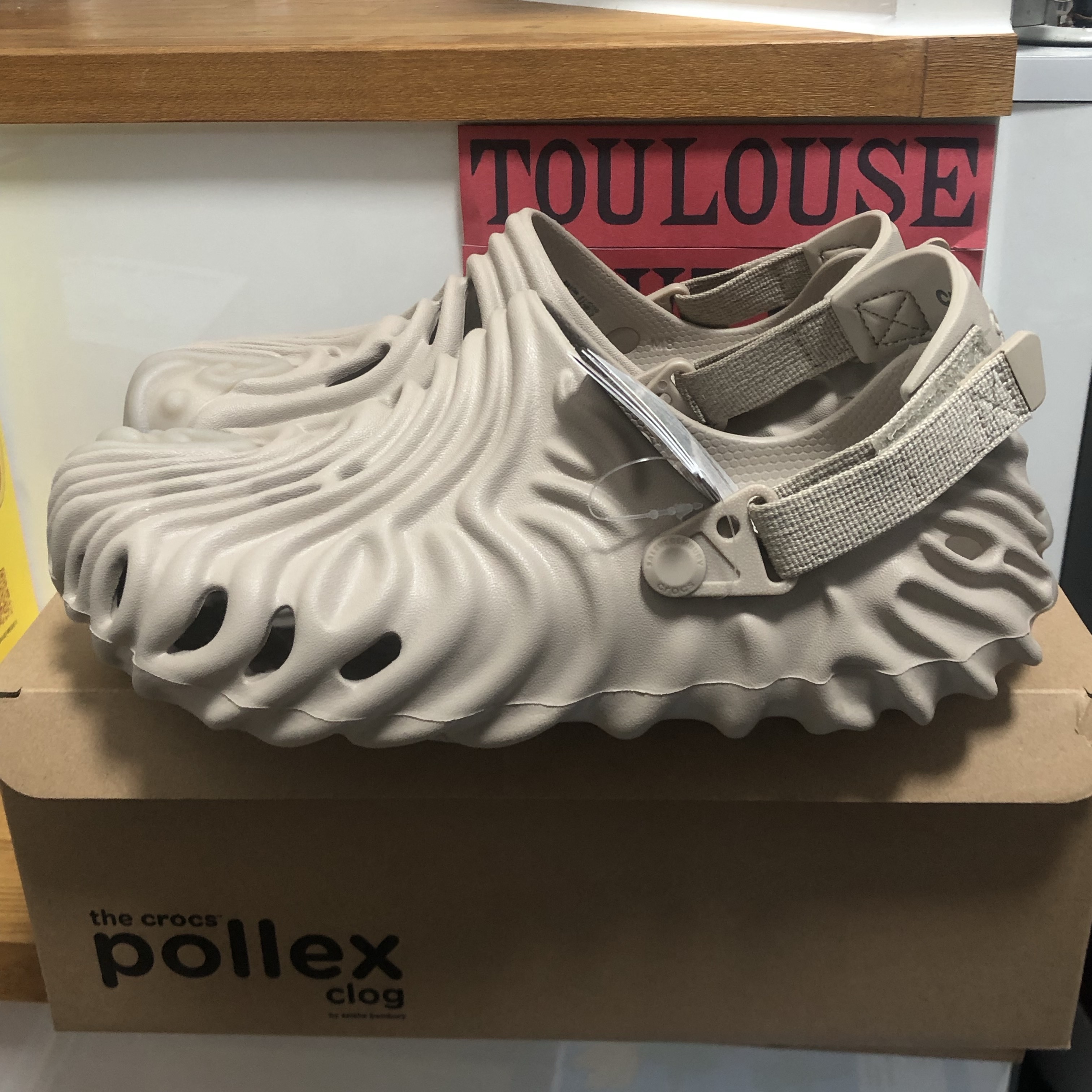 Crocs x Salehe Bembury Pollex Clog Horchata 착용 스타일