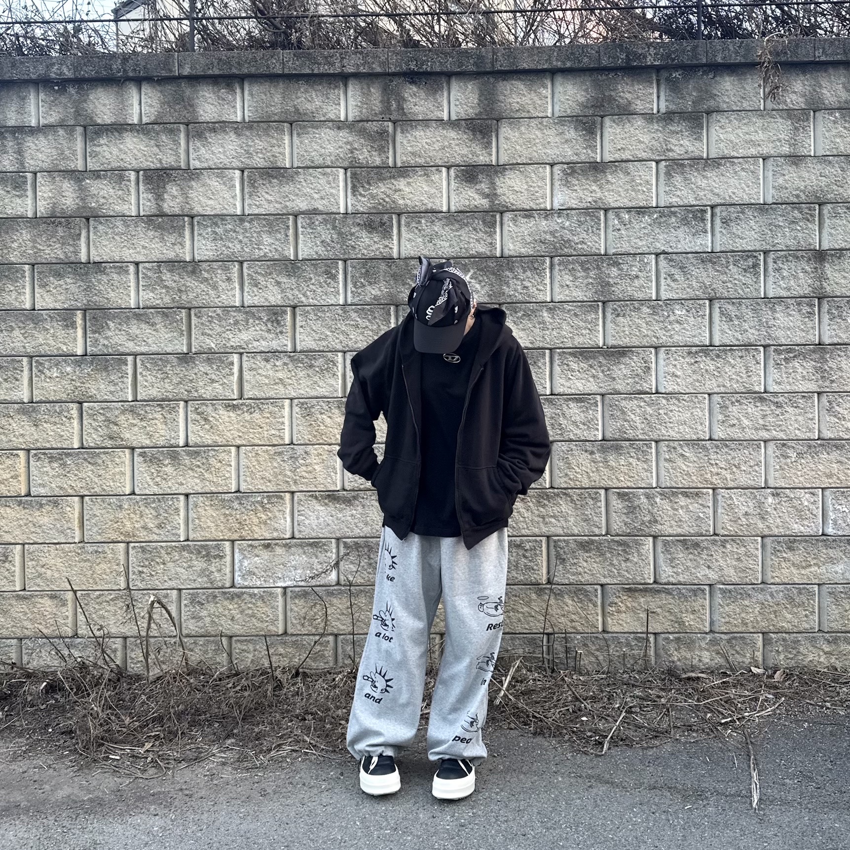 Rick Owens Hollywood Mega Bumper Geobasket in Full Grain Calf Leather Black Milk, Diesel T-Adjust-Od T-shirt with Metallic Oval D Black 착용 스타일 - 2
