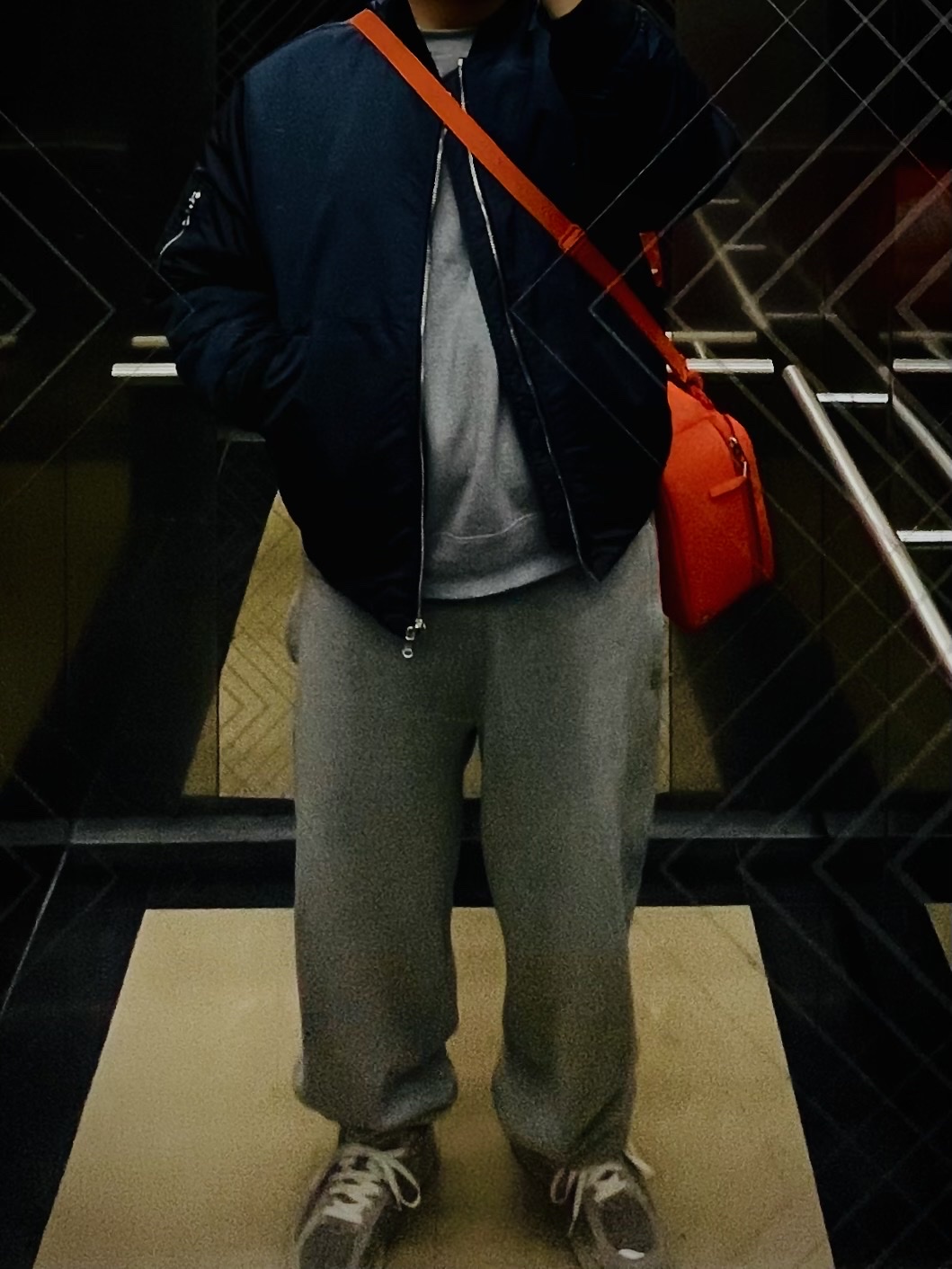 New Balance 2002R Grey, Nike x Stussy NRG Fleece Pants Dark Grey Heather (DO9340-063) 착용 스타일