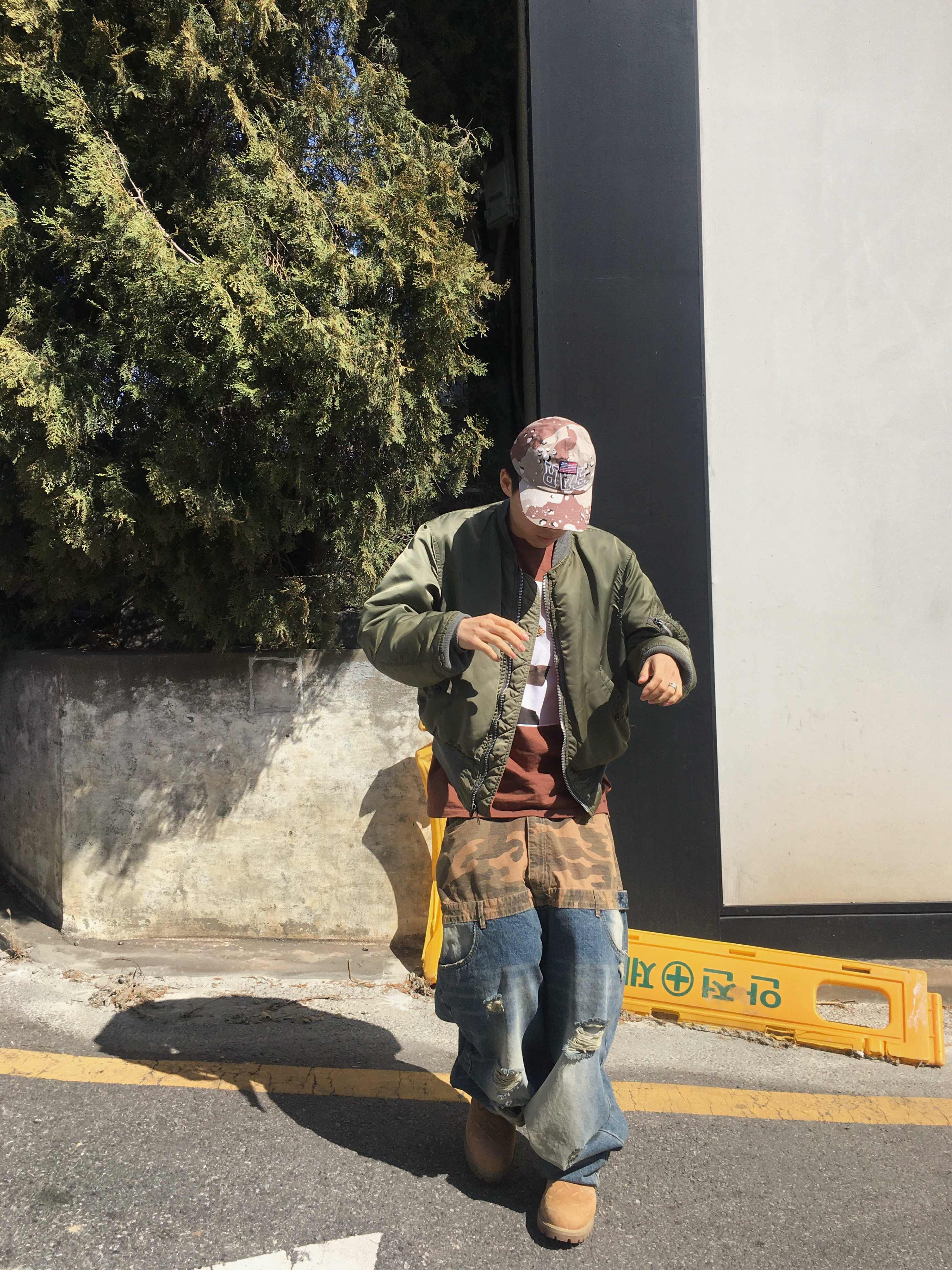 Supreme Tyler The Creator T-Shirt Brown - 24FW, Timberland x Supreme Diamond Plate 6 Inch Premium Waterproof Boot Wheat - 23FW - Medium 착용 스타일 - 2
