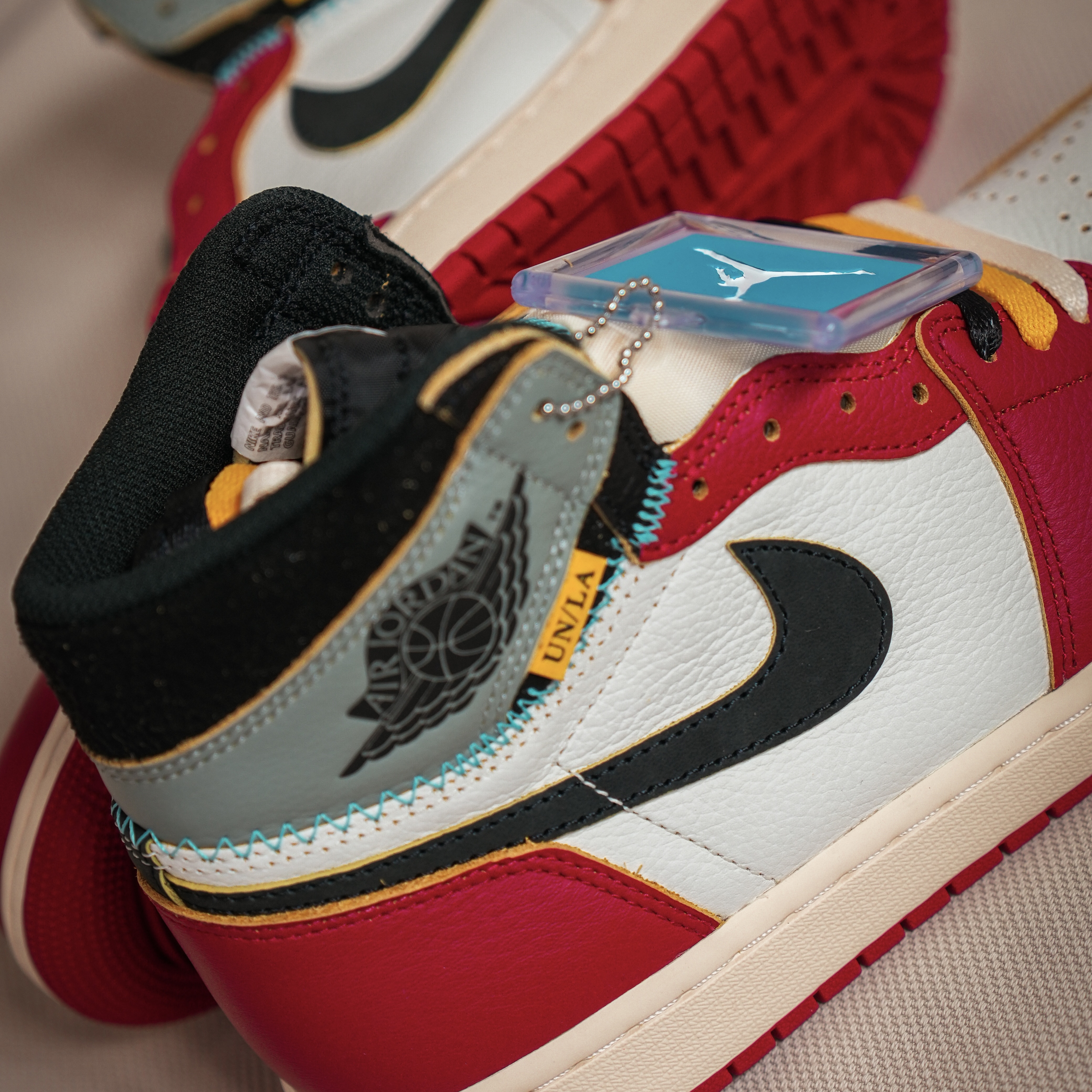 Jordan 1 x Union Retro High OG Chicago Shadow 착용 스타일 - 4