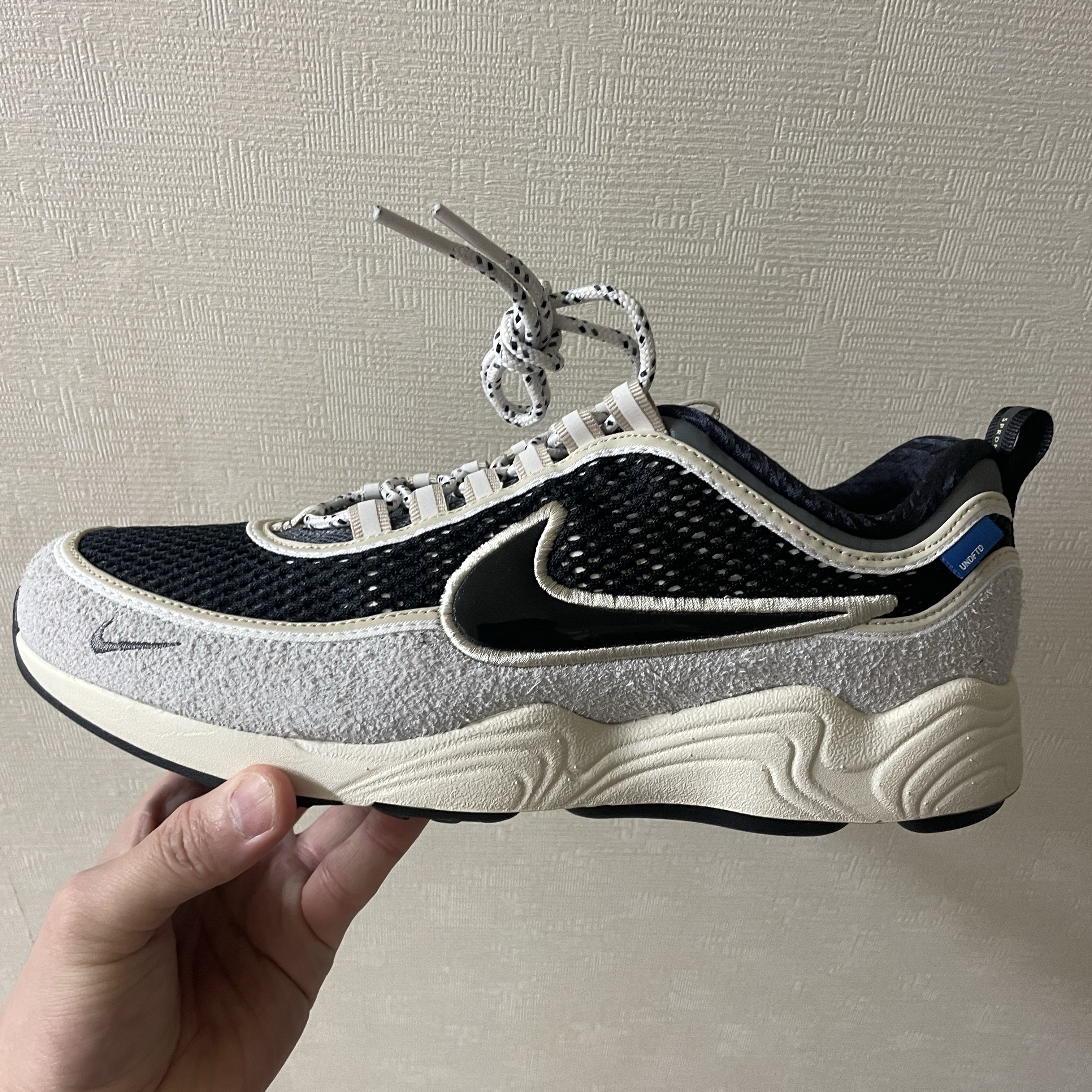 Nike x Undefeated Air Zoom Spiridon Phantom Black 착용 스타일 - 1