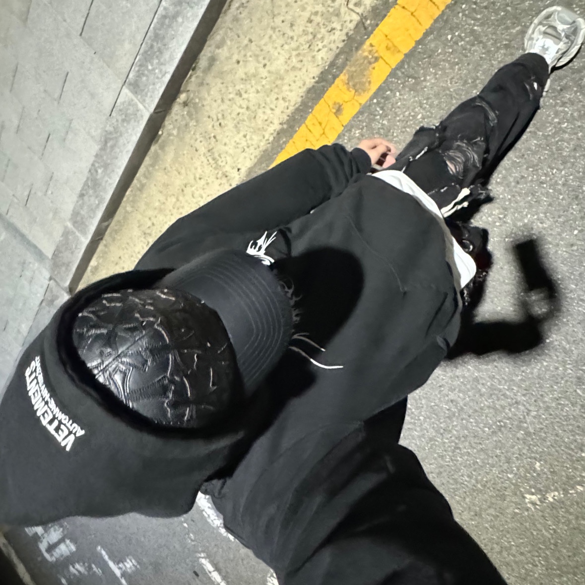 Chrome Hearts Cemetery Cross Leather Stitched Trucker Hat Black, Balenciaga 3XL Sneakers Light Beige 착용 스타일