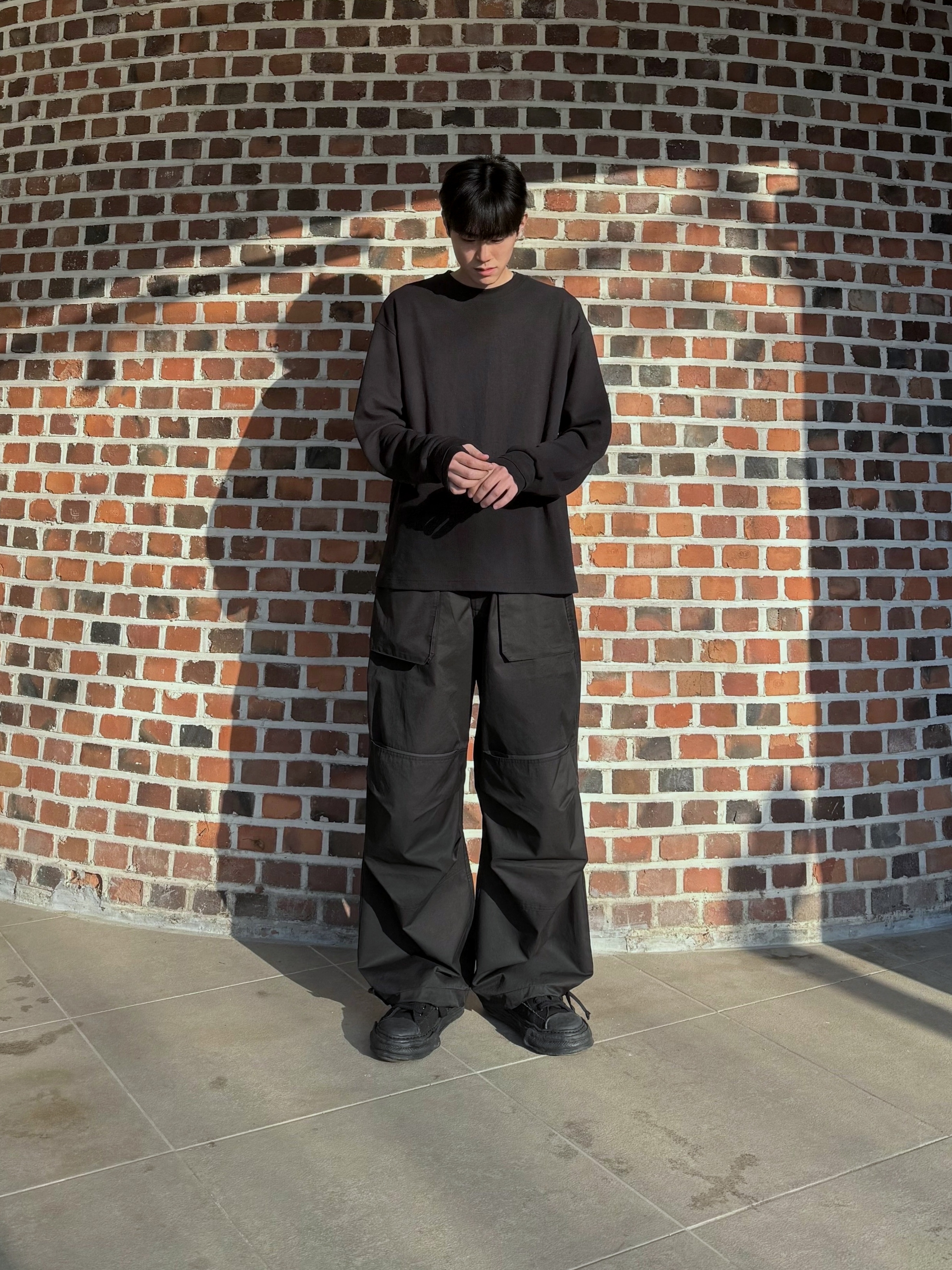 Maison Mihara Yasuhiro Peterson OG Sole Canvas Low Sneakers Black Black, Maison Mihara Yasuhiro Peterson23 OG Sole Canvas Low-top Sneakers Black Black 착용 스타일 - 3