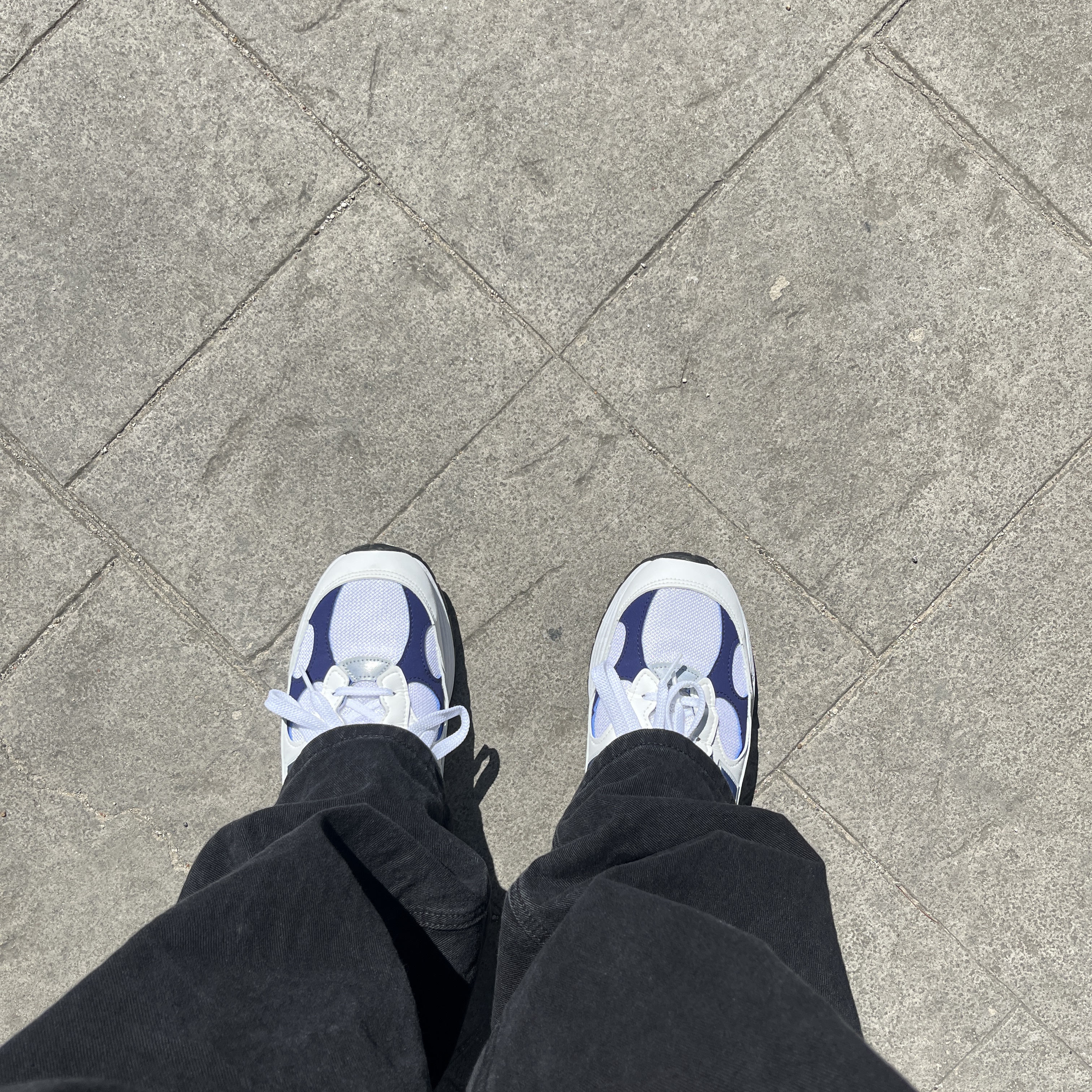 New Balance 992 Made in USA White Navy 착용 스타일 - 3