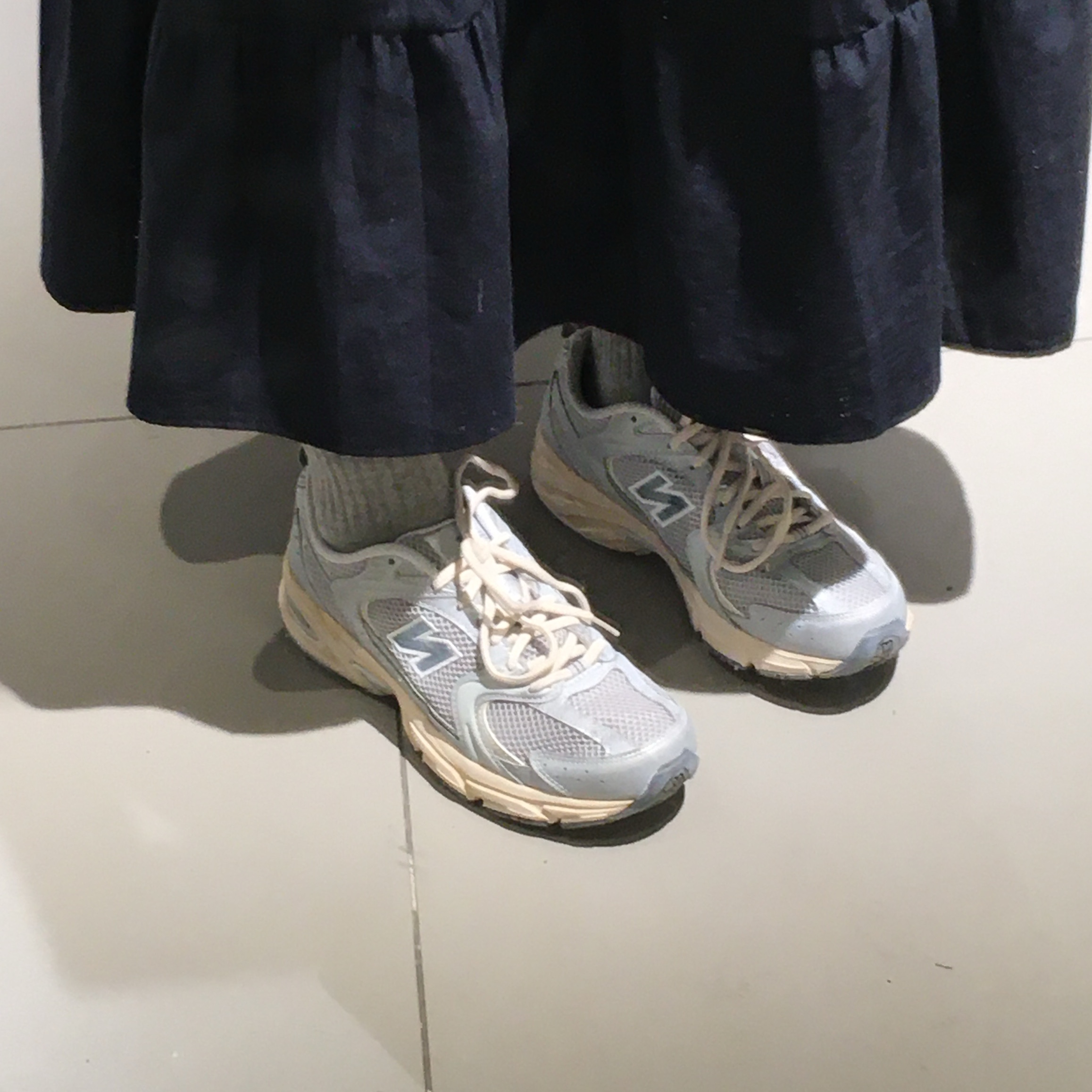 New Balance 530 Vintage Metallic Silver 착용 스타일