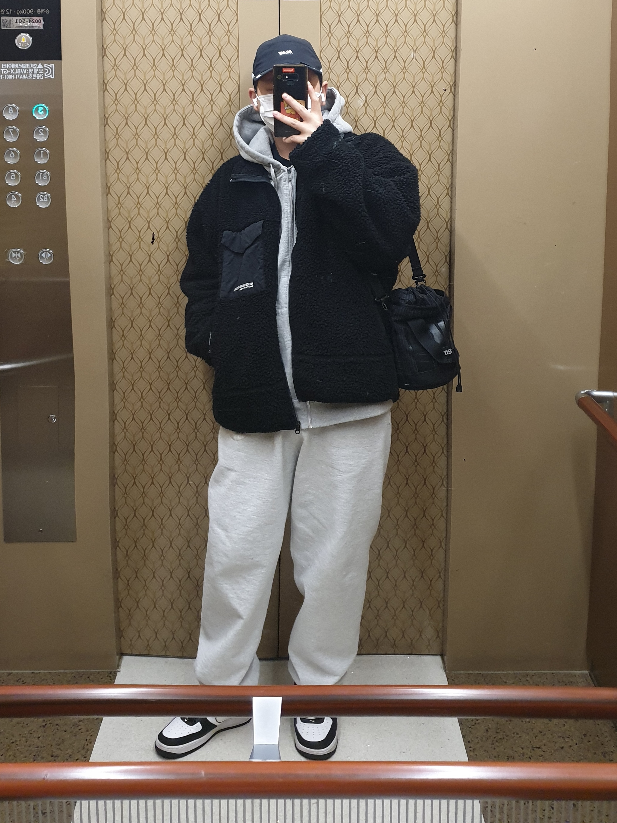 Supreme S Logo Zip Up Hooded Sweatshirt Heather Grey - 23FW, Supreme Cinch Bag Black - 24SS 착용 스타일