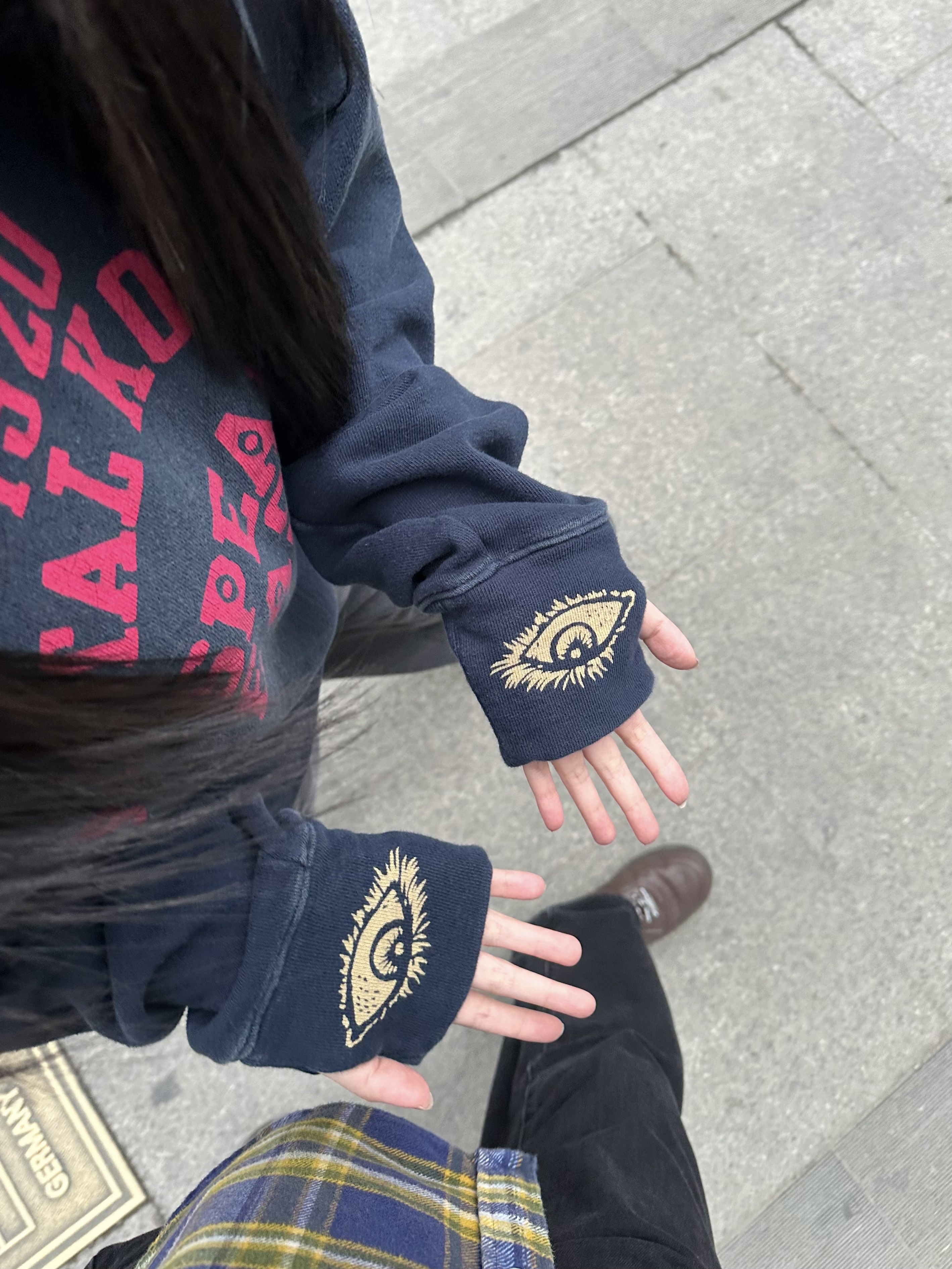 Kapital Raglan Crewneck Fleece Sweatshirt Speakeasy College Pt Black, Kapital Raglan Crewneck Fleece Sweatshirt Speakeasy College Pt Navy 착용 스타일 - 1