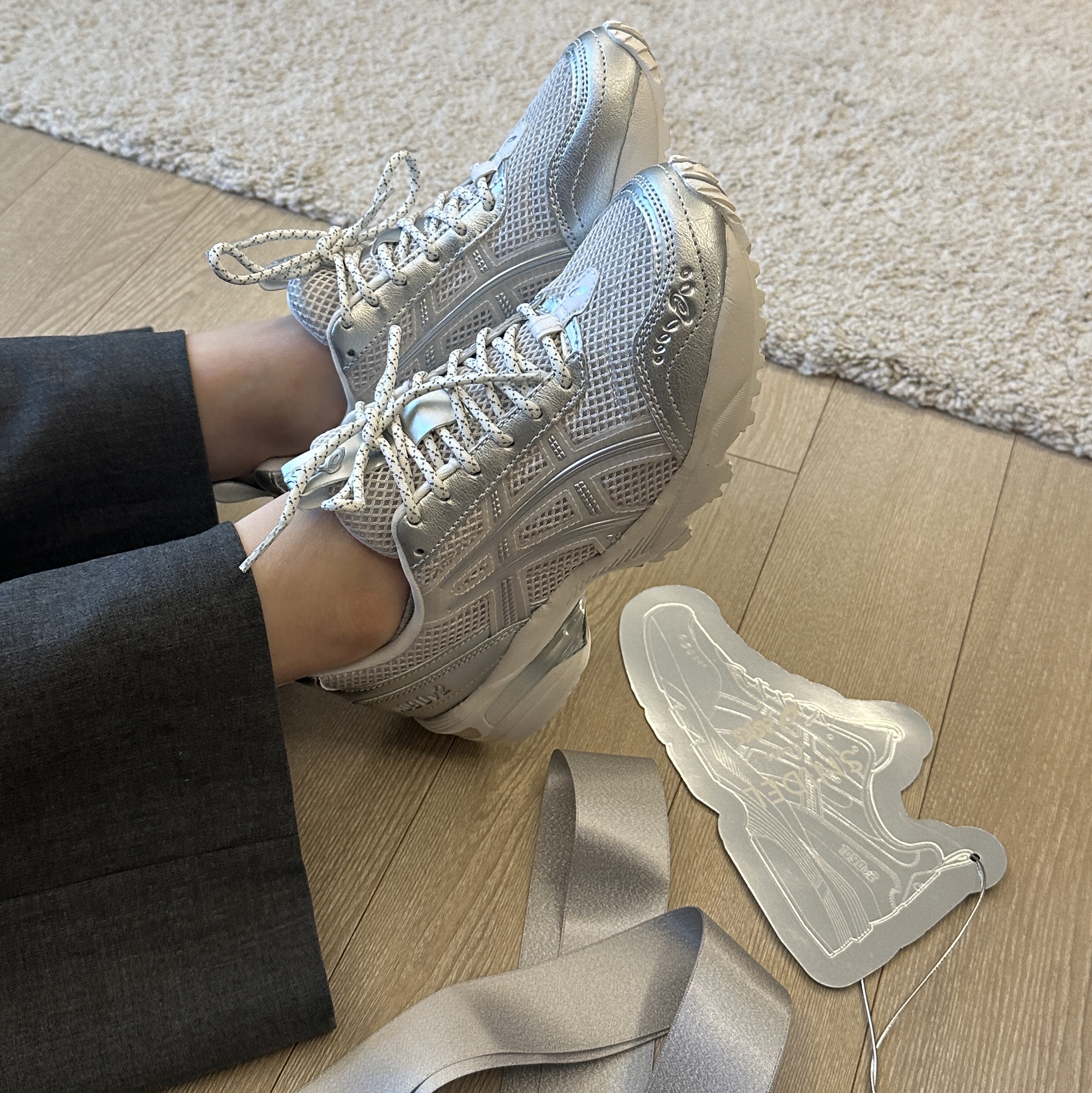 (W) Asics x Snidel Gel-1090 V2 Silver 착용 스타일