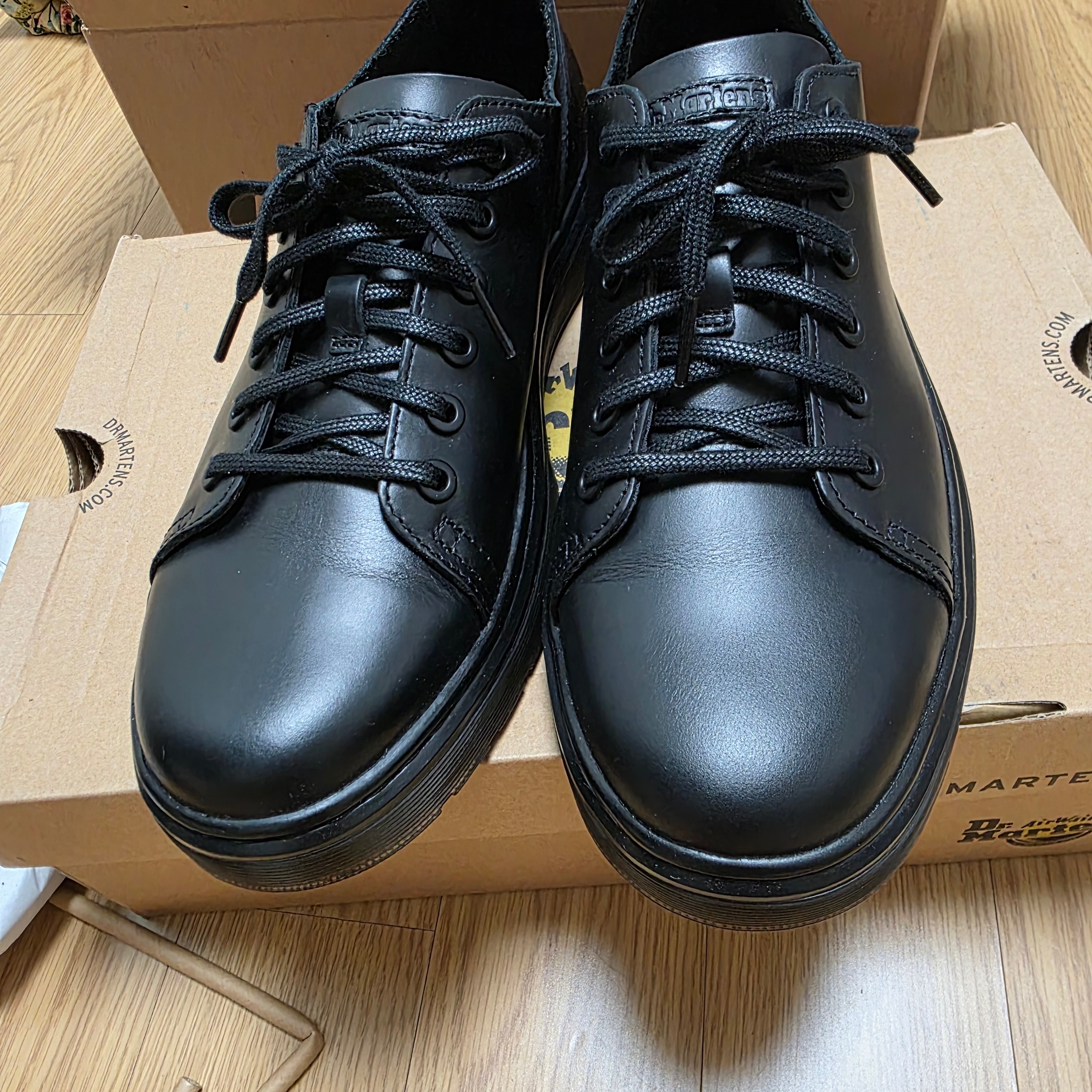 Dr. Martens Dante Black 착용 스타일