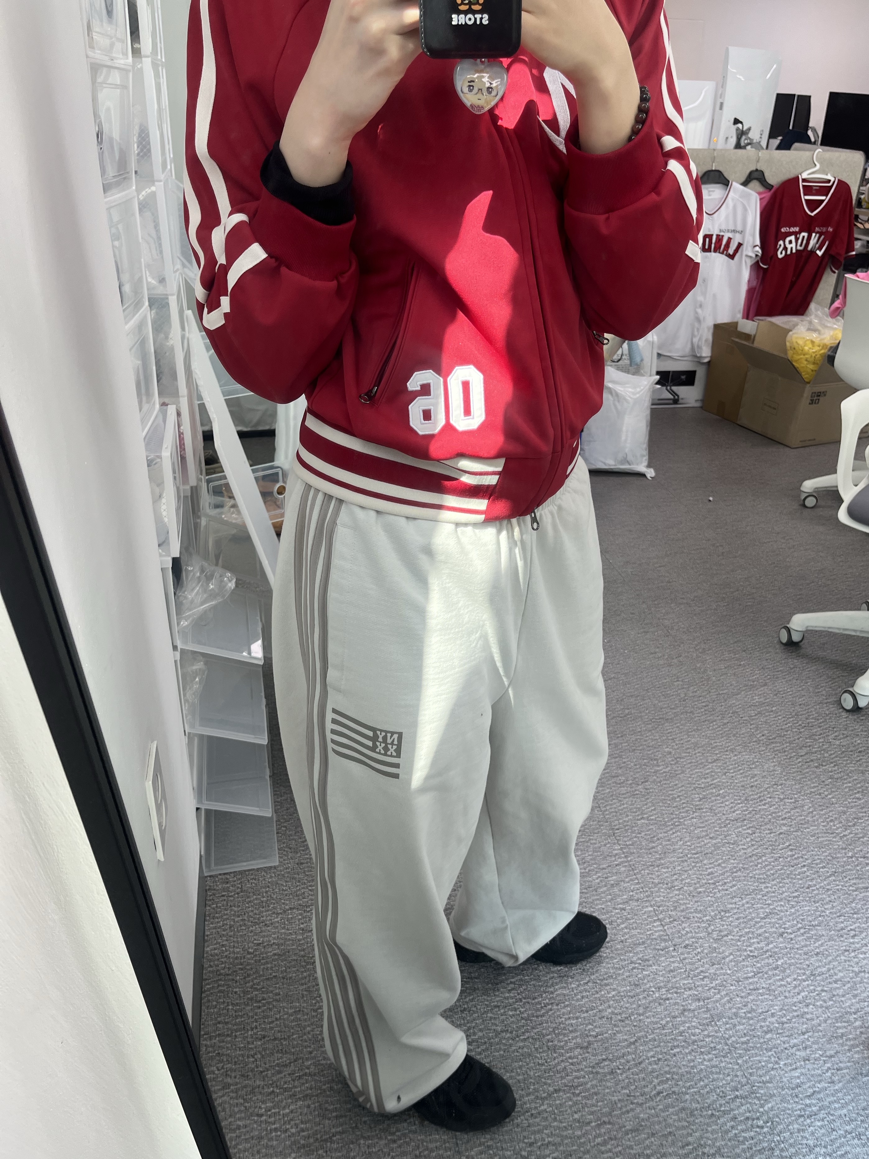 NYXX 06 Track Top Red, BAPE Baby Milo MagSafe Card Holder Black 착용 스타일 - 2