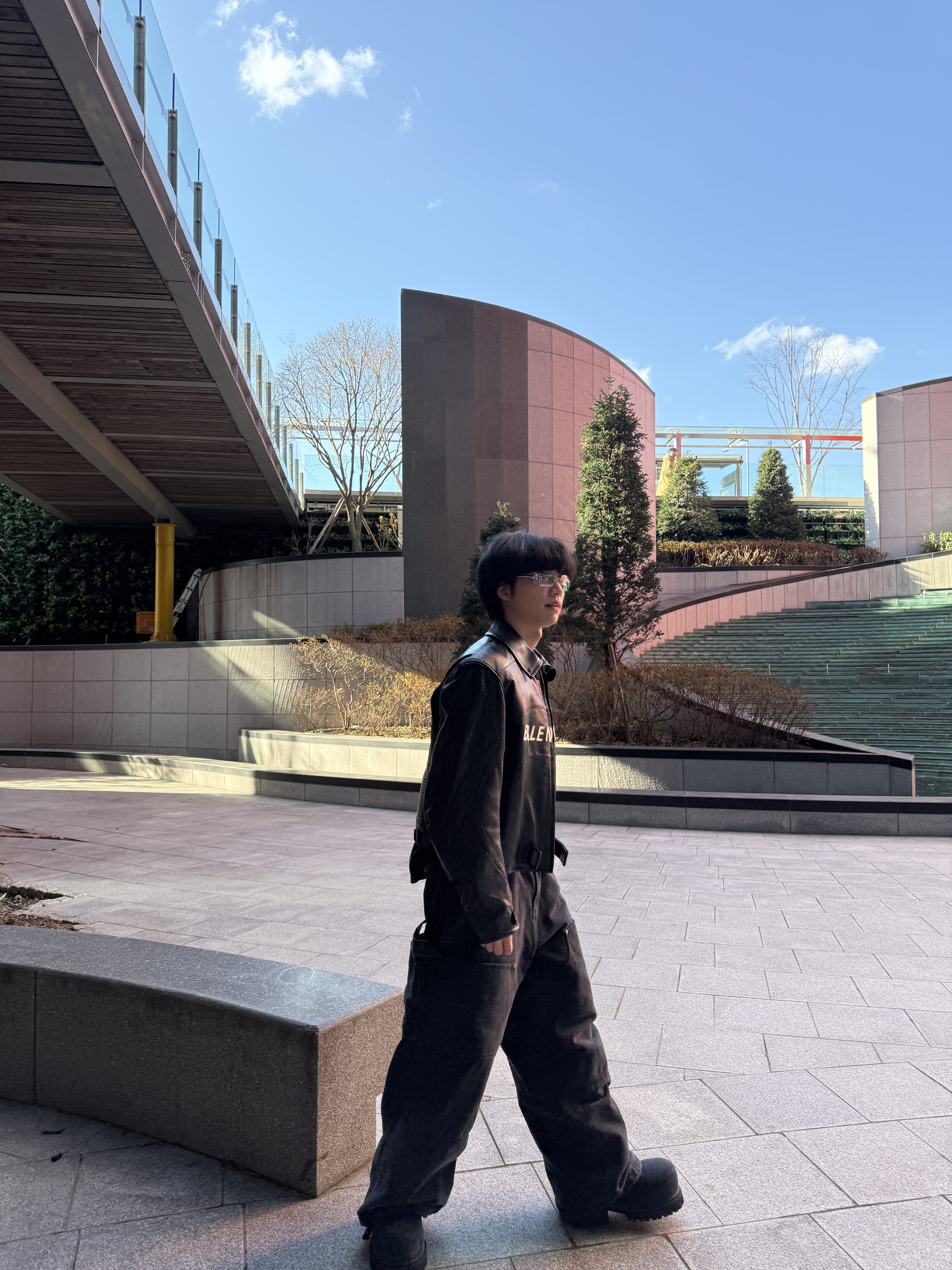 언더마이카 무.89 안티 Fxxking 로고 플레이 브러시 워시드 헨리넥 셔츠 블랙, 카미엔 x MJD 더블 홀 벨트 블랙 셔링 카프스킨 착용 스타일 - 4