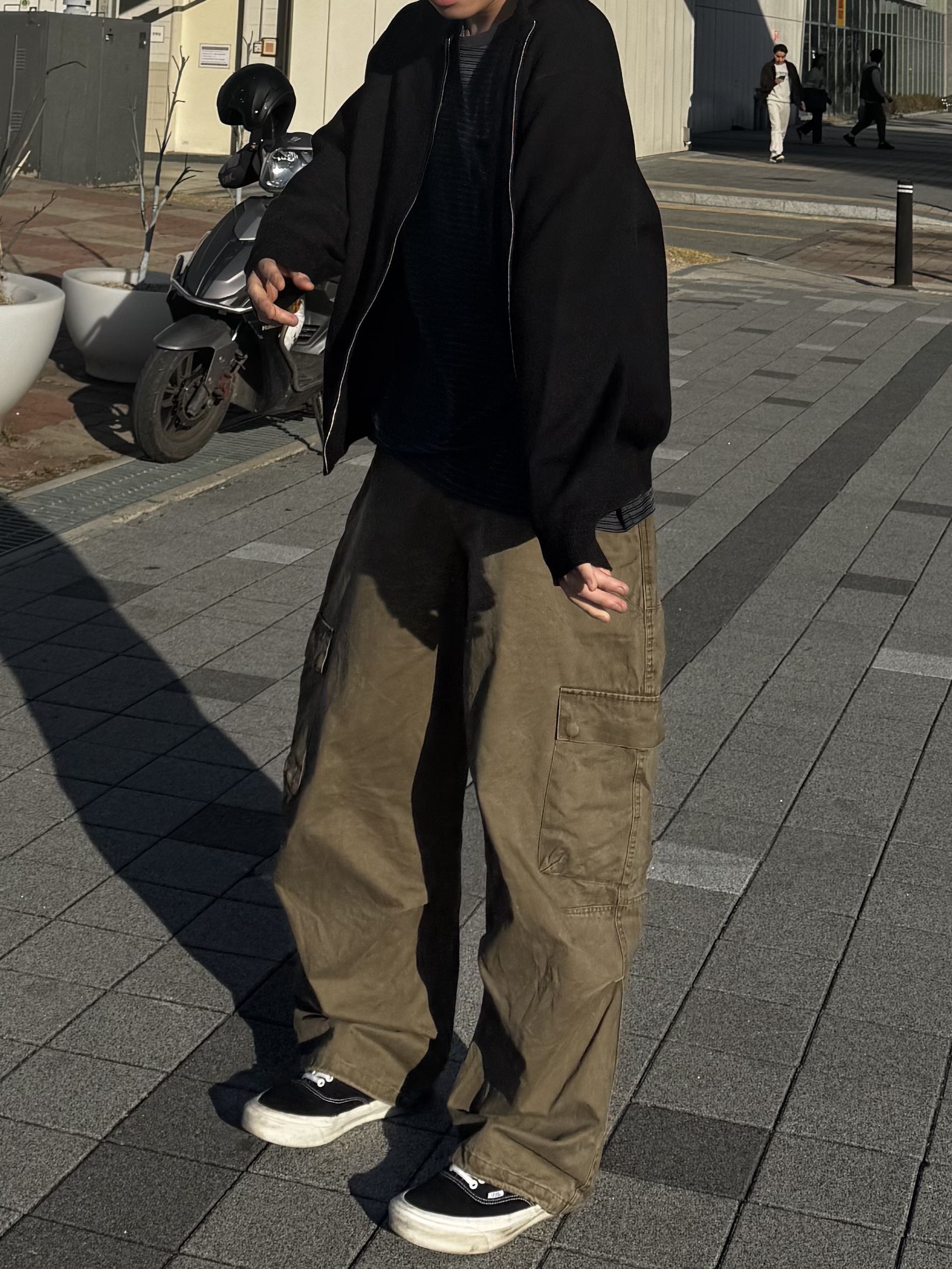 반스 볼트 OG 어센틱 LX 블랙 착용 스타일 - 2