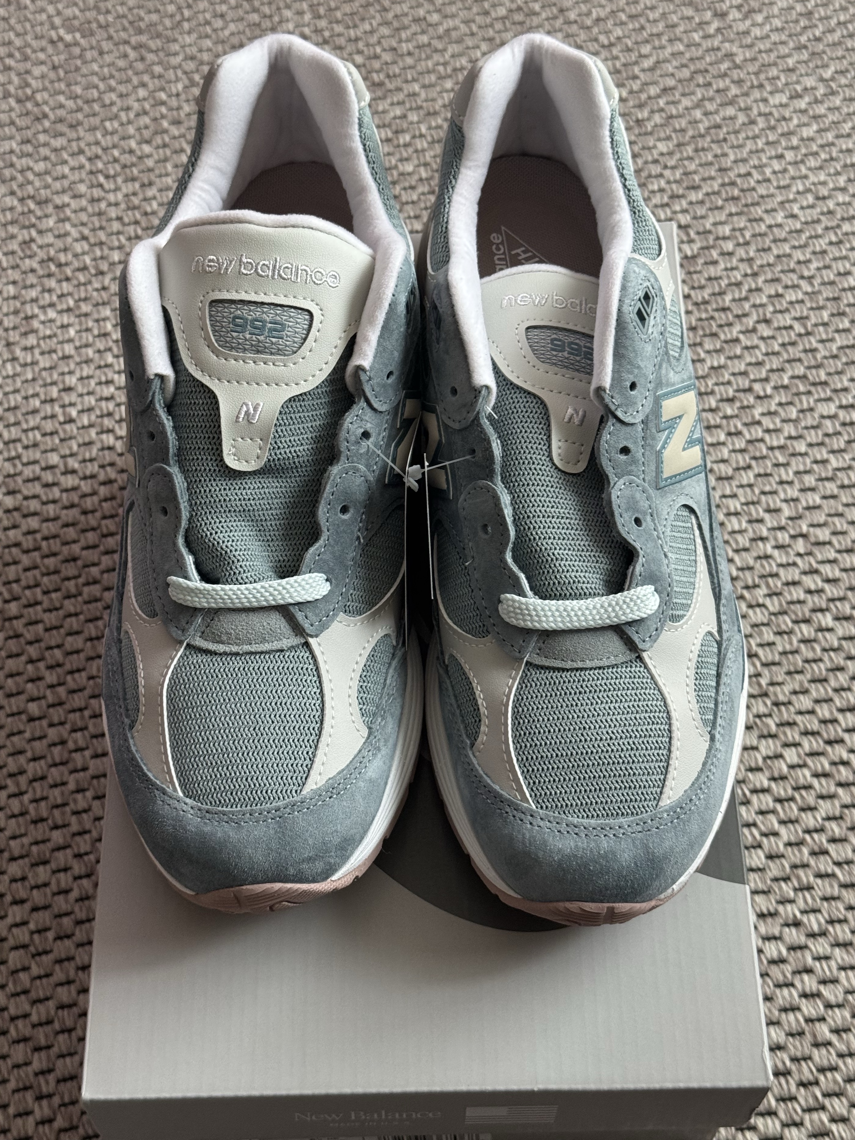 New Balance x Kith 992 Made in USA Aegean Blue Oyster 착용 스타일 - 2