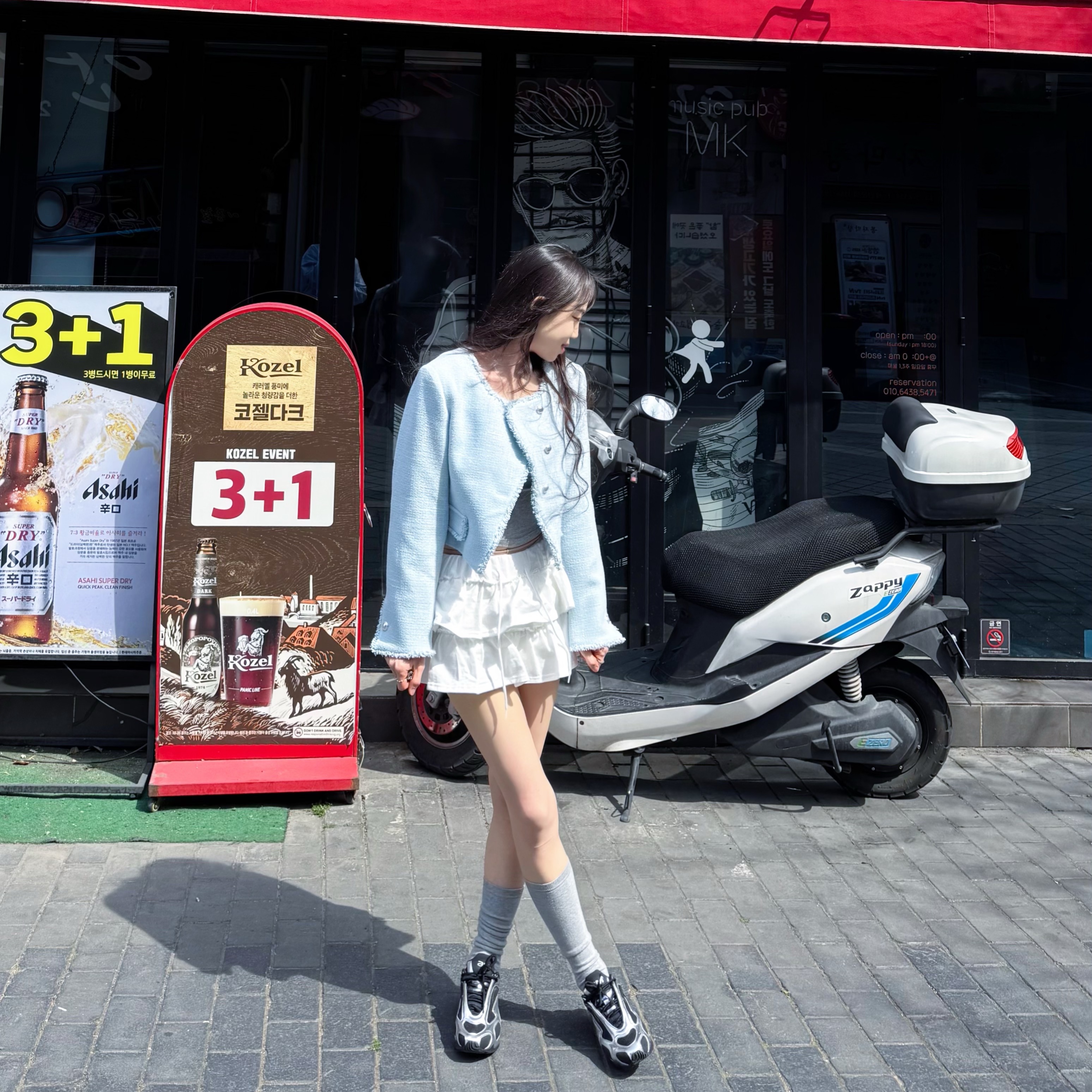 (W) Nike Air Max Muse Black and Metallic Silver 착용 스타일