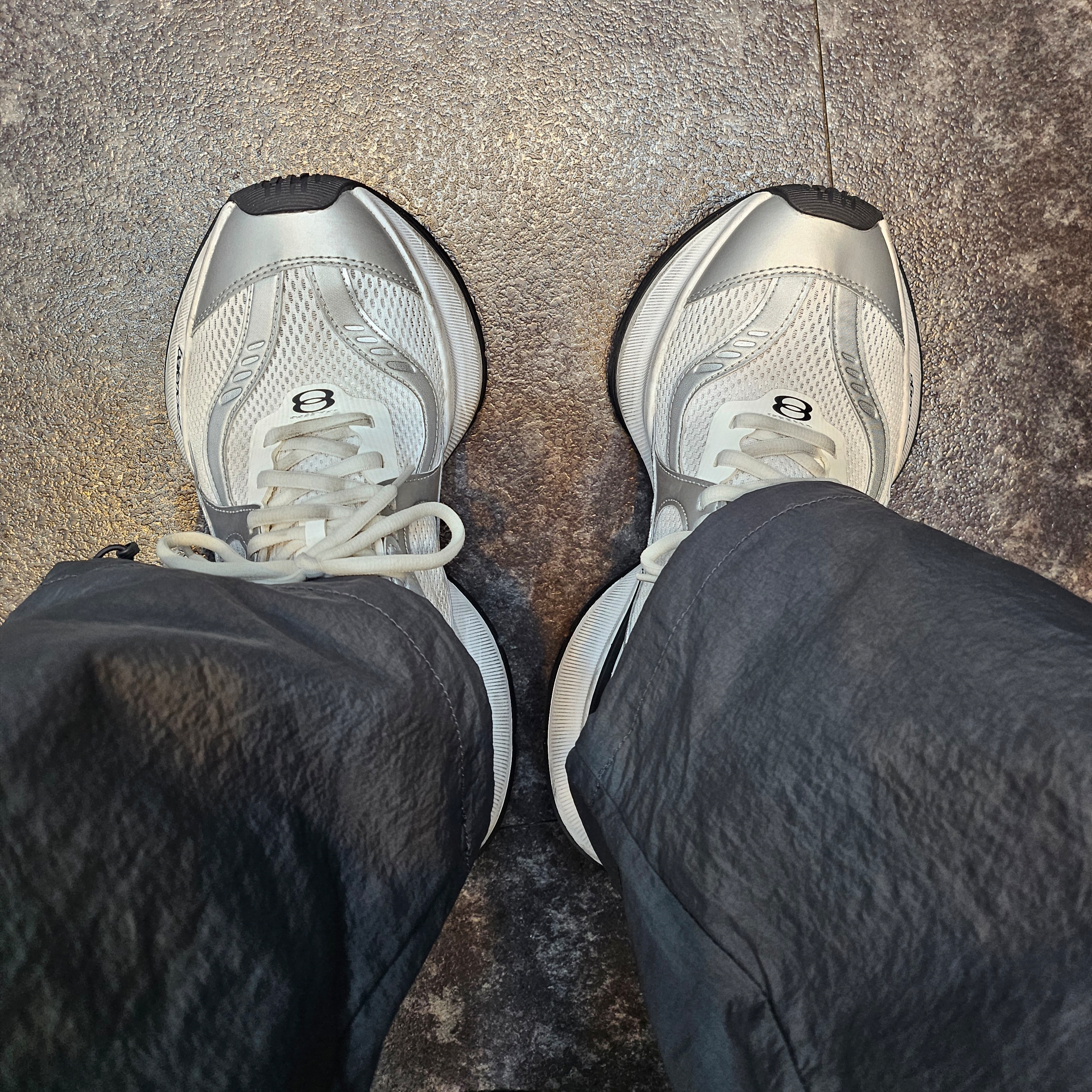 Balenciaga Circuit Sneaker White Silver 착용 스타일