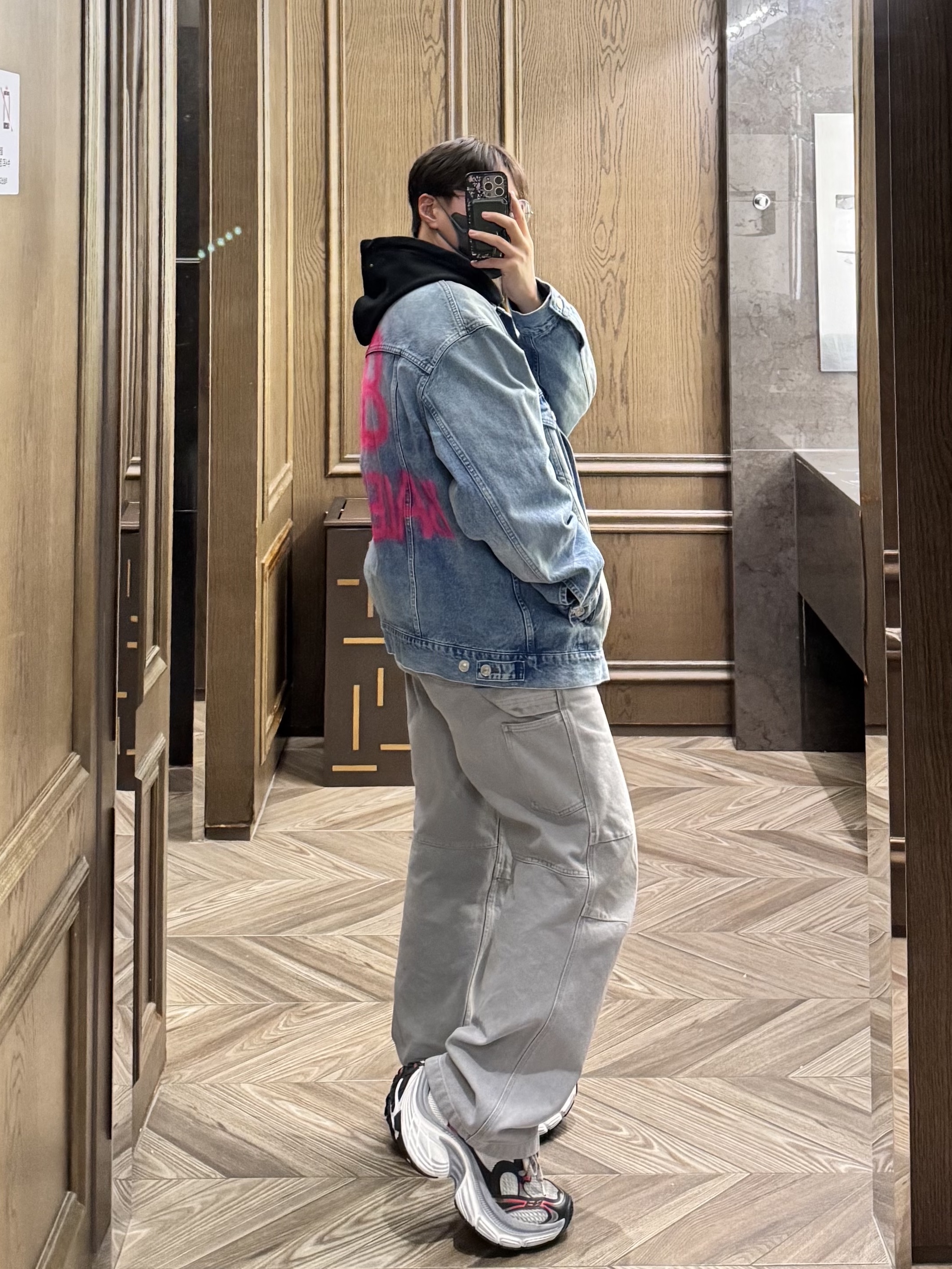 우영미 플라워 백로고 후드 블랙 - 23FW, 우영미 3D 와이드 데님 팬츠 그레이 - 25SS 착용 스타일 - 3