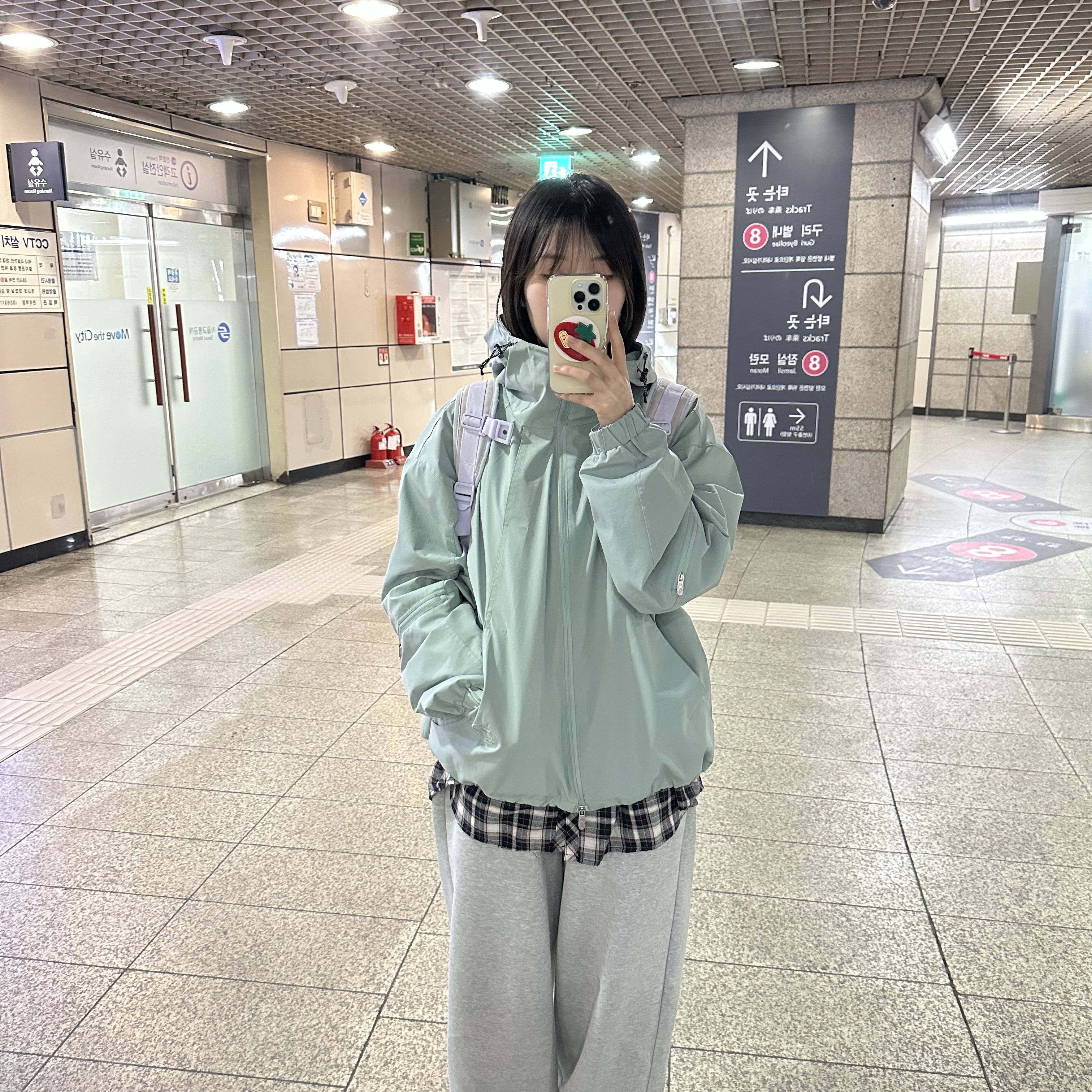미스치프 롬버스 마운틴 백팩 라벤더 착용 스타일 - 1