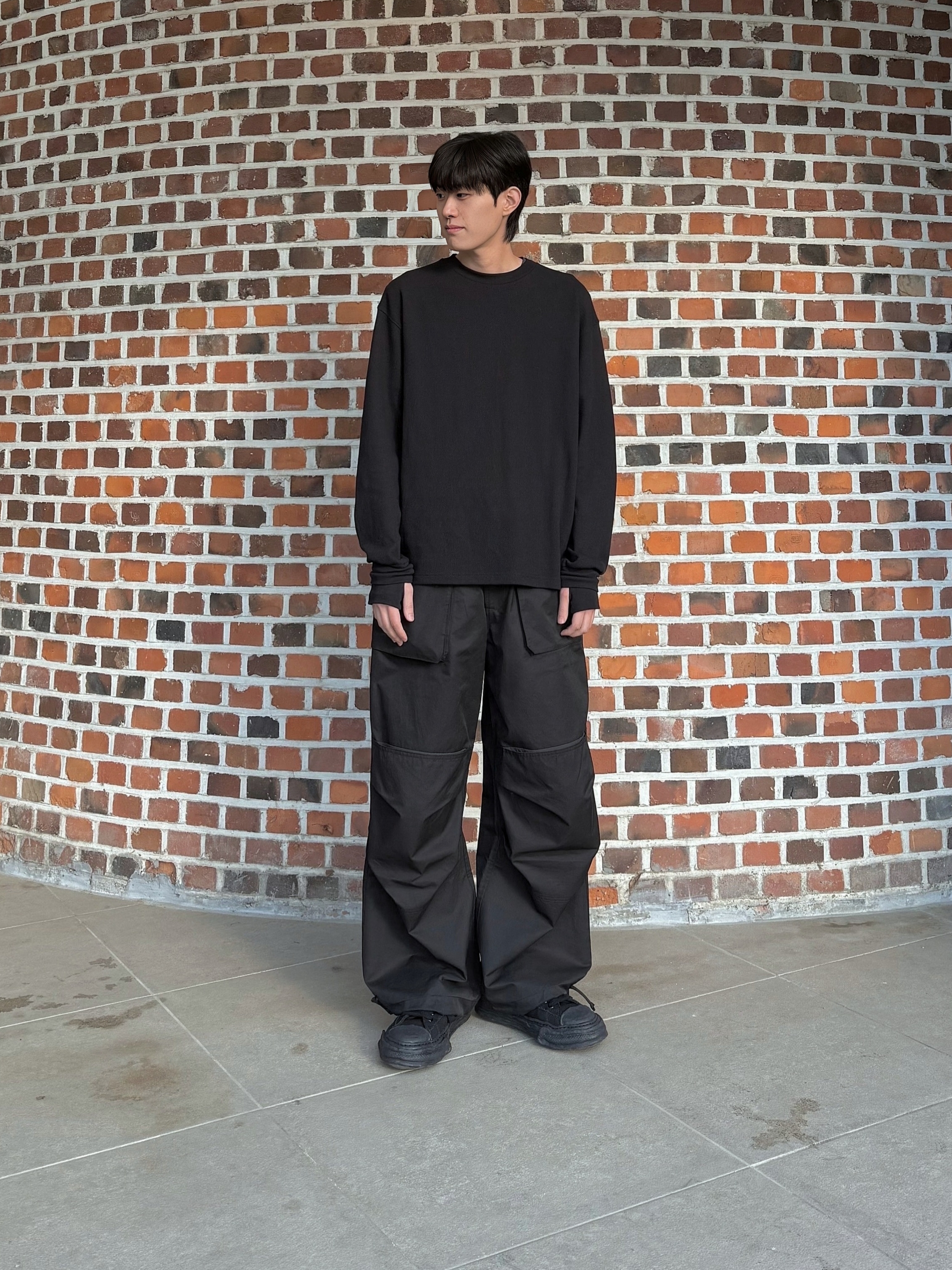 Maison Mihara Yasuhiro Peterson OG Sole Canvas Low Sneakers Black Black, Maison Mihara Yasuhiro Peterson23 OG Sole Canvas Low-top Sneakers Black Black 착용 스타일 - 2