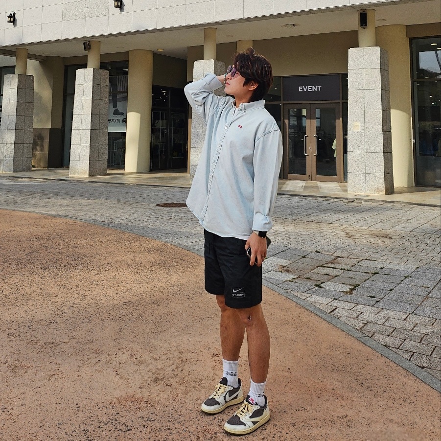Supreme Small Box Shirt Washed Denim - 24FW, Nike x Stussy NRG FL Storm-Fit Pants Black (DO7170-010) 착용 스타일 - 1
