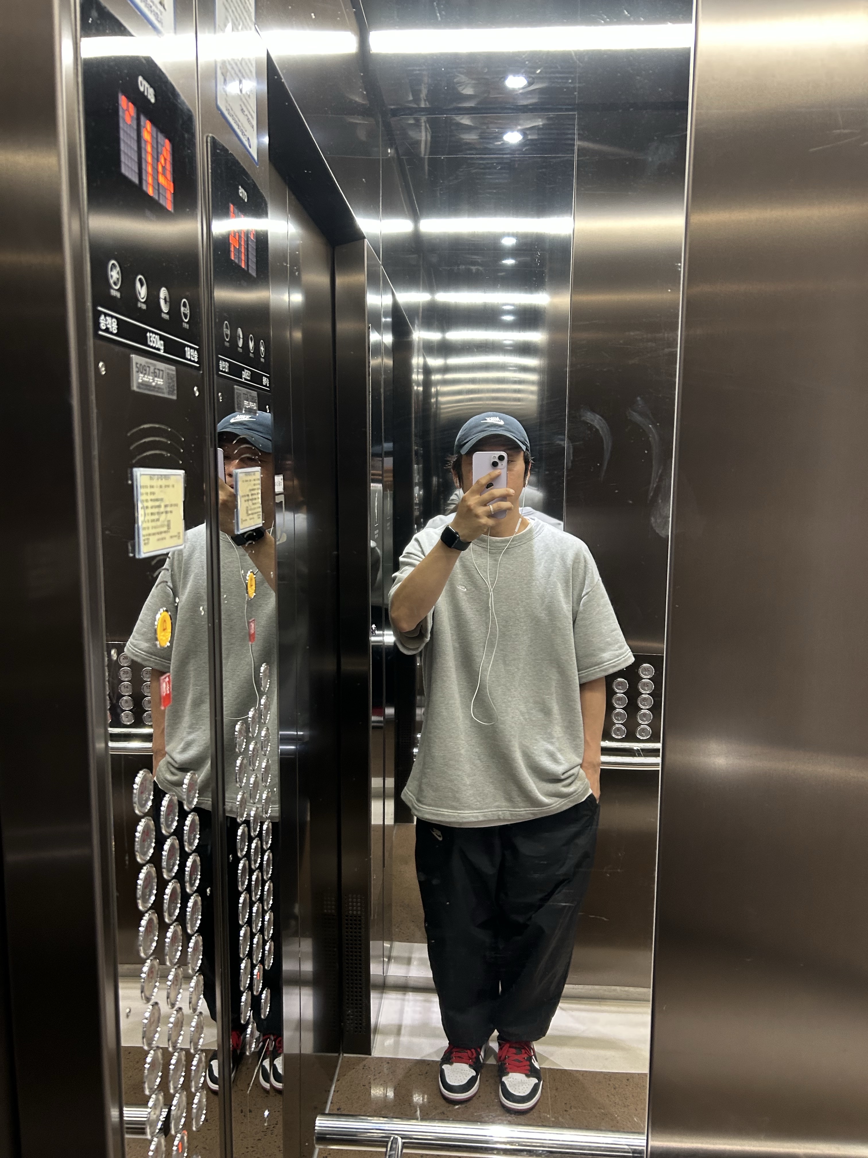 나이키 헤리티지 86 퓨추라 워시드 캡 블랙 화이트, 조던 1 레트로 로우 OG 블랙토 착용 스타일 - 2