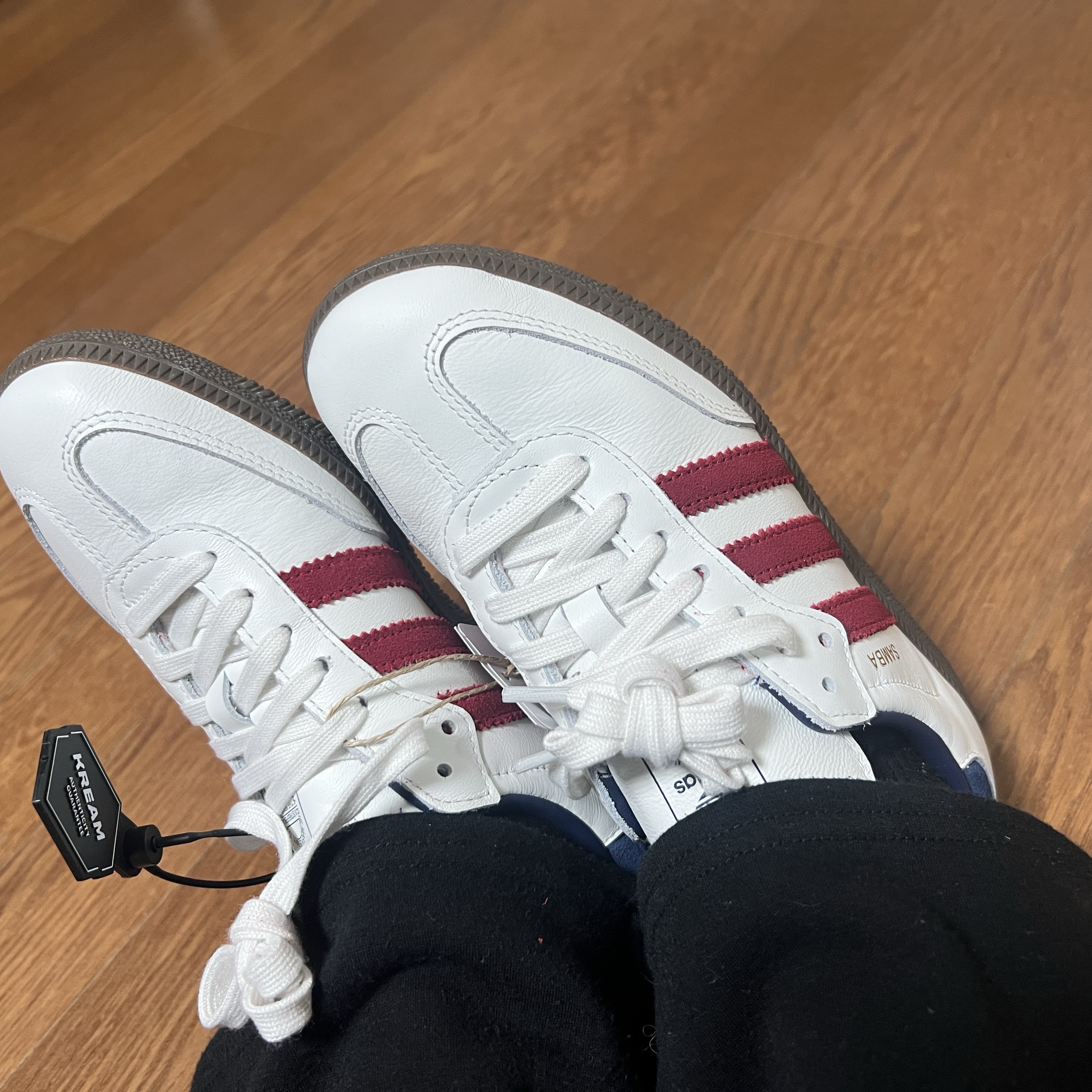 Adidas Samba OG Core White Team Victory Red 착용 스타일