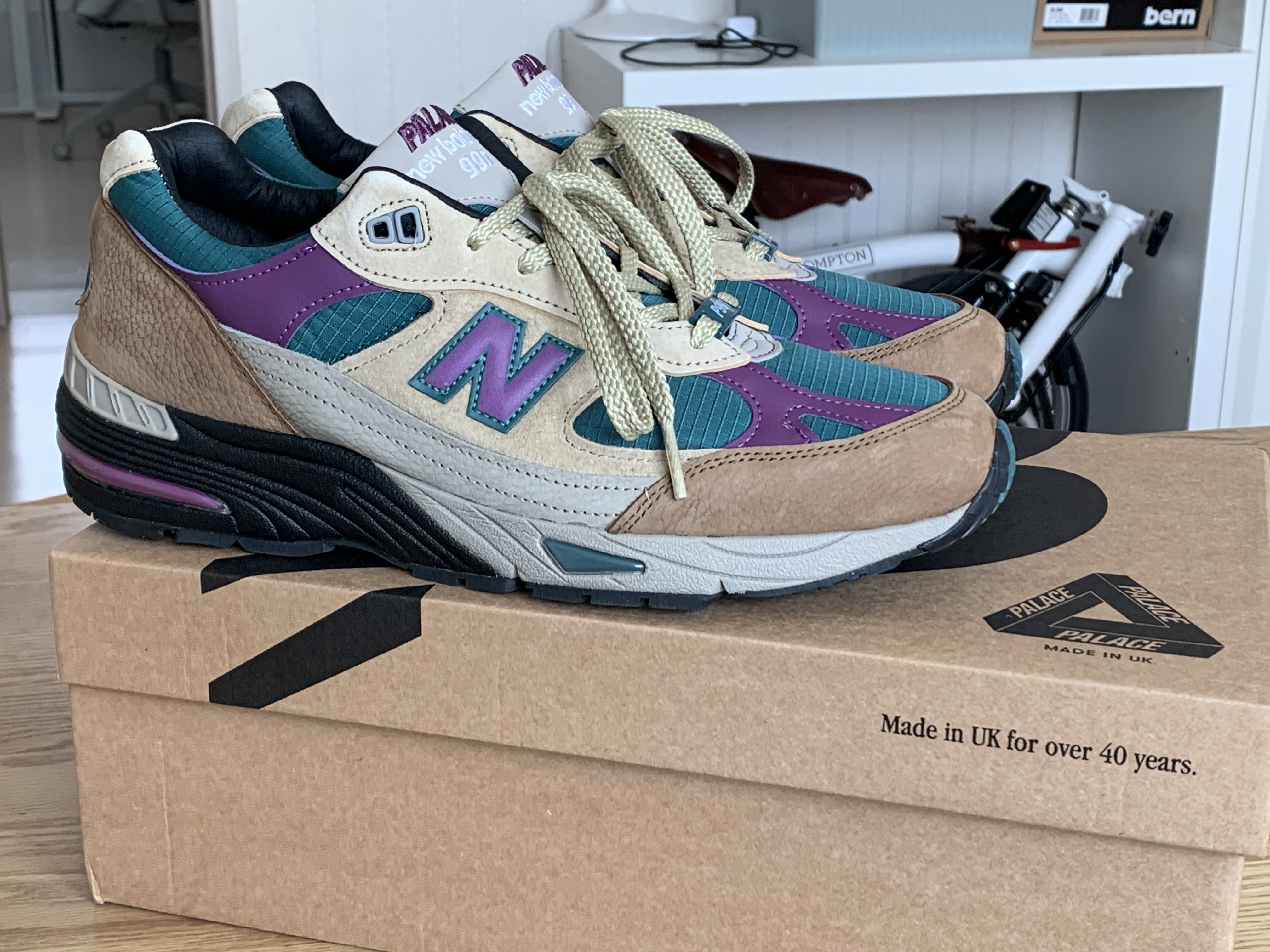 New Balance x Palace 991 Made in UK Teal Brown 착용 스타일 - 7