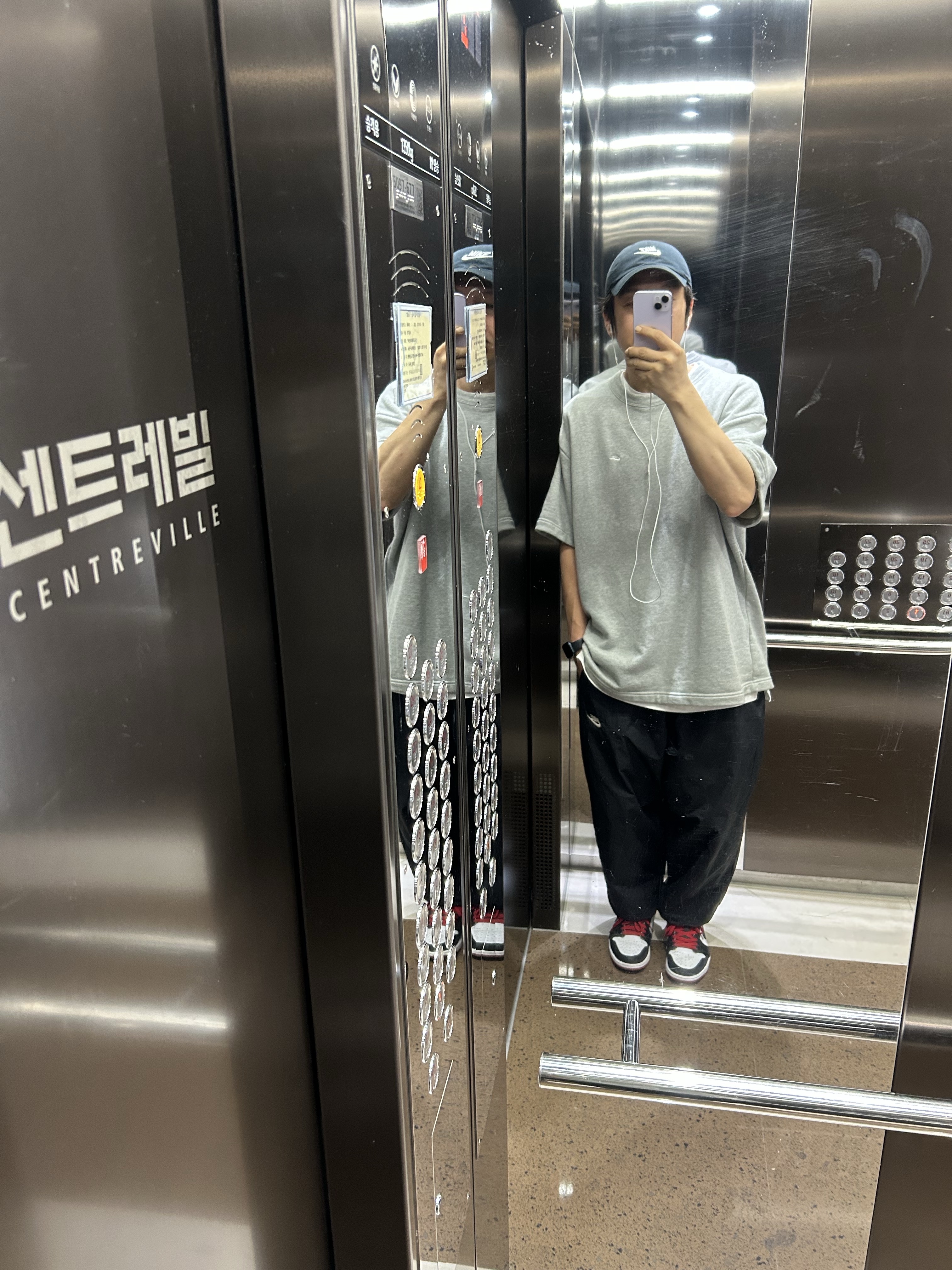 나이키 헤리티지 86 퓨추라 워시드 캡 블랙 화이트, 조던 1 레트로 로우 OG 블랙토 착용 스타일 - 4