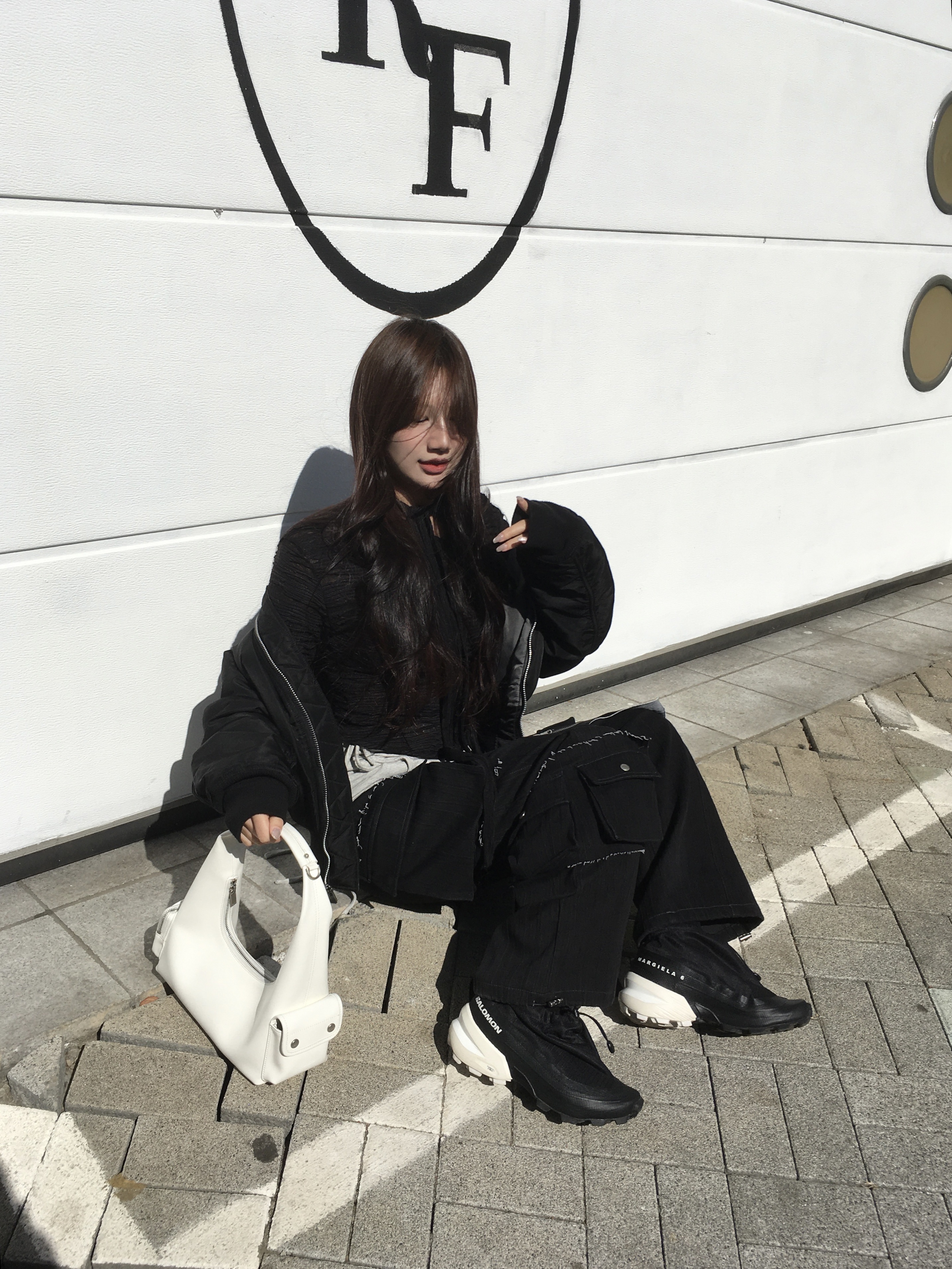 살로몬 x MM6 메종 마르지엘라 크로스 로우 블랙 착용 스타일