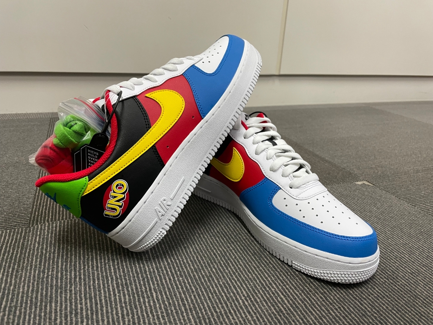 Nike x UNO Air Force 1 '07 QS White Yellow Zest 착용 스타일