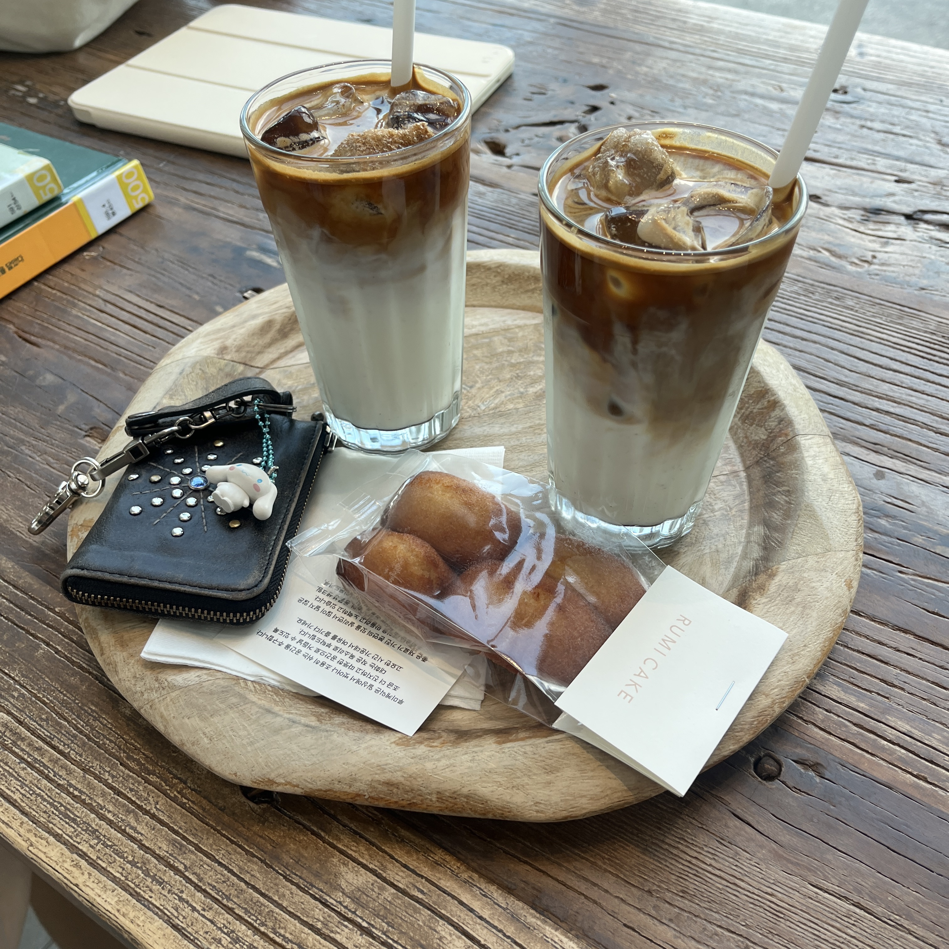 [프리오더] Polyteru Rivet Card Wallet Black 착용 스타일