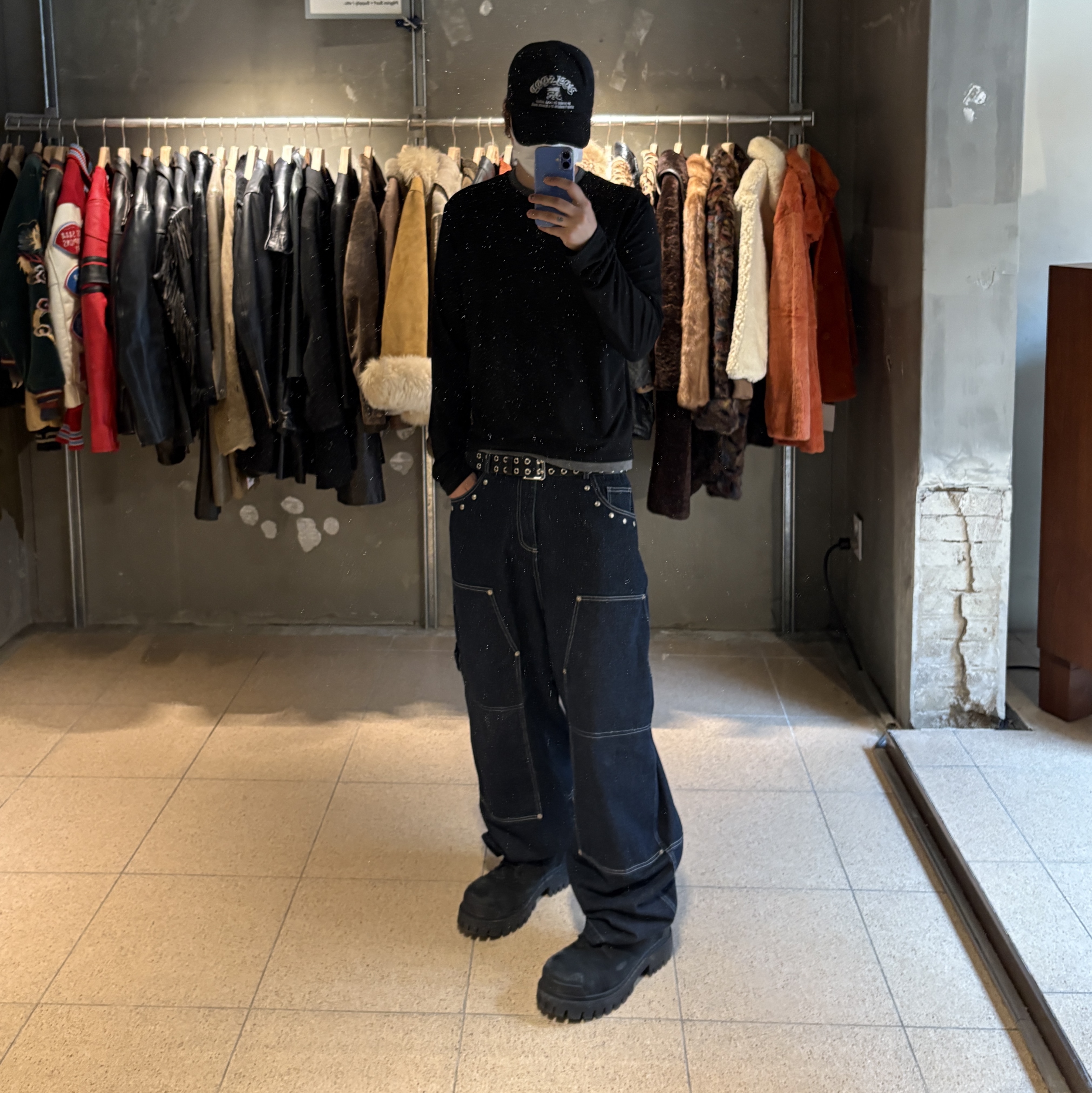Flavorism Carpenter Wide Baggy jeans Deep Indigo, Balenciaga Combat Strike 20mm Boots Black 착용 스타일