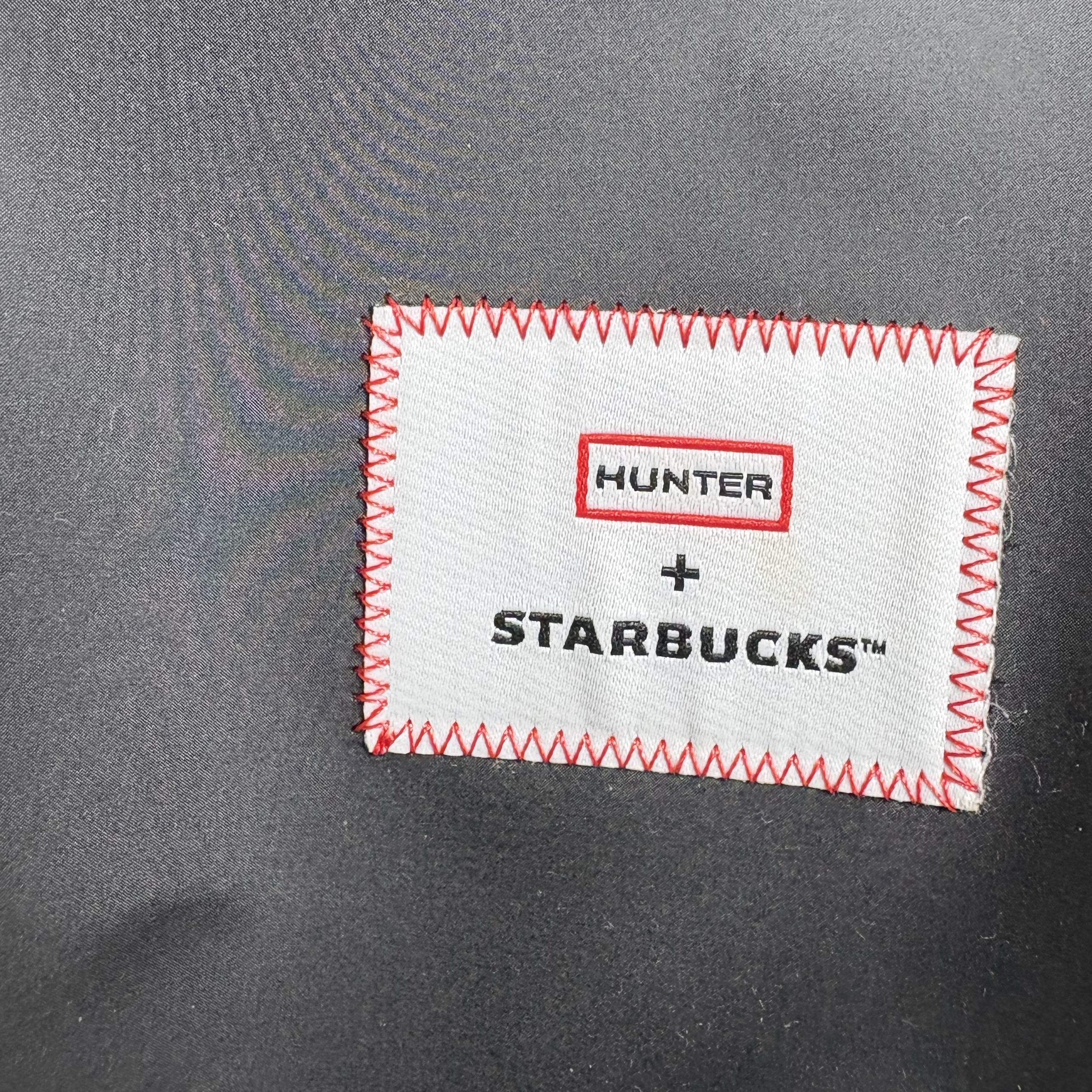Starbucks x Hunter Two Way Pouch Black 착용 스타일