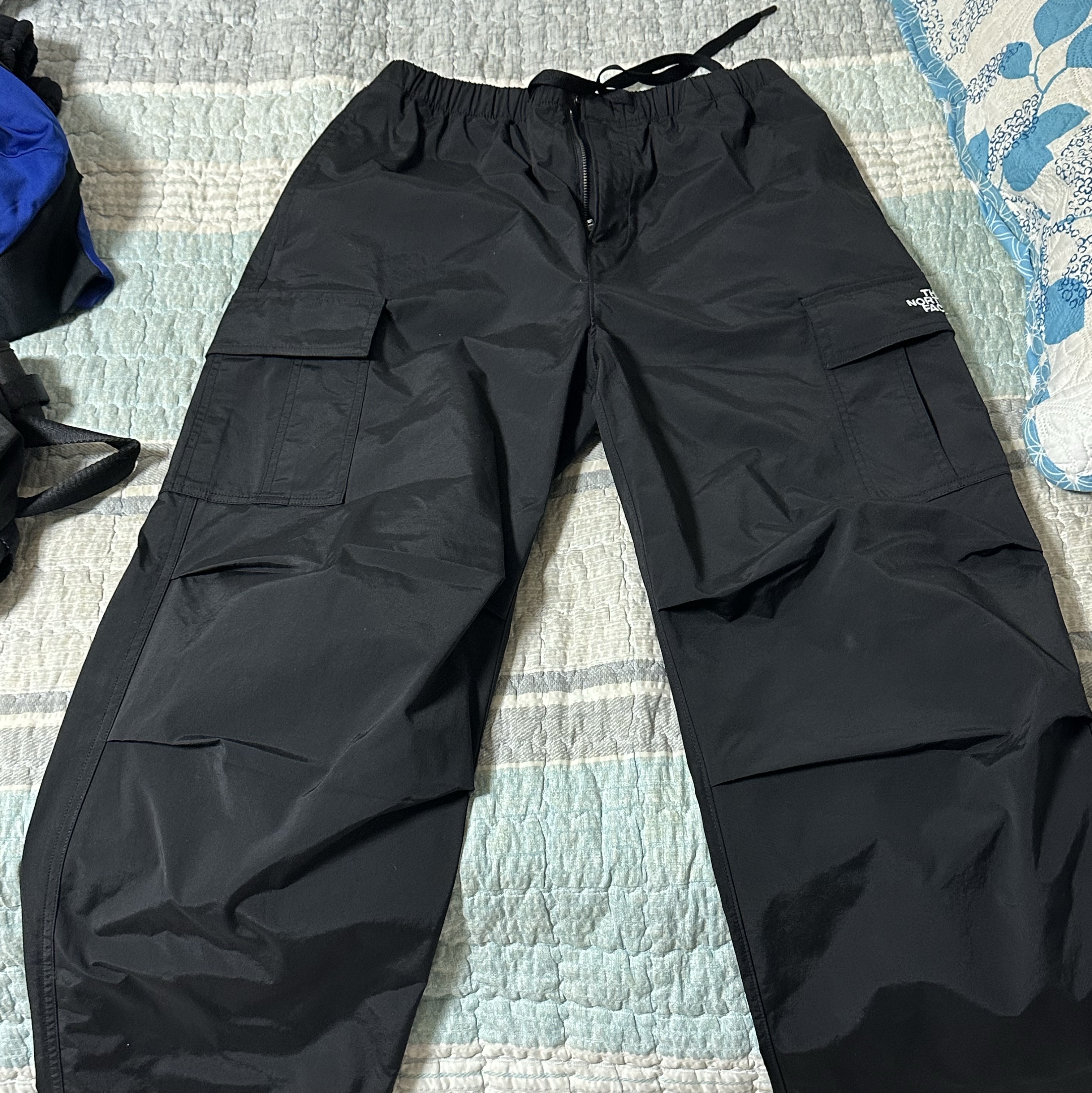 The North Face Hatch Parachute Pants Black - 25SS 착용 스타일
