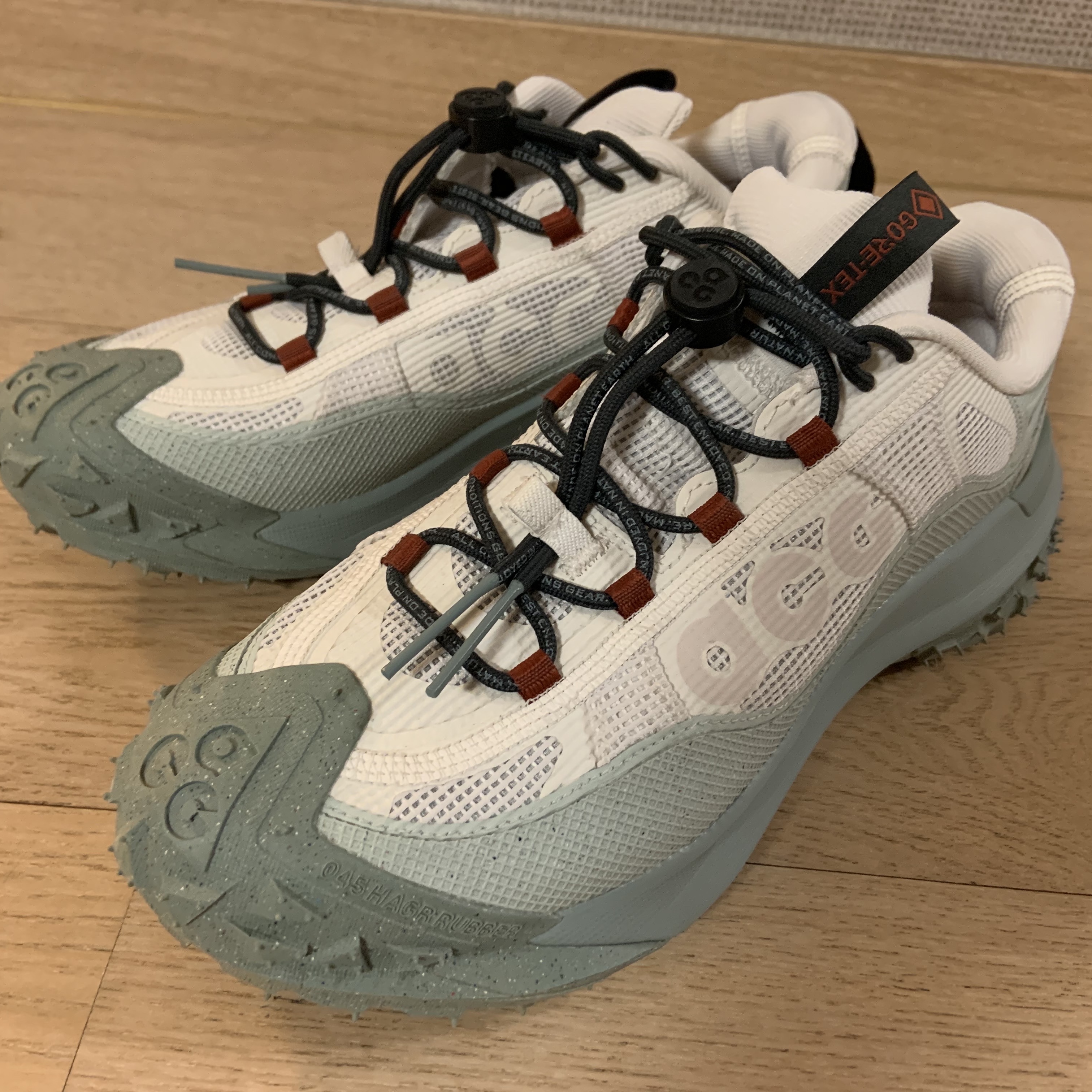 Nike ACG Mountain Fly 2 Low Gore-Tex Phantom Dark Smoke Grey 착용 스타일