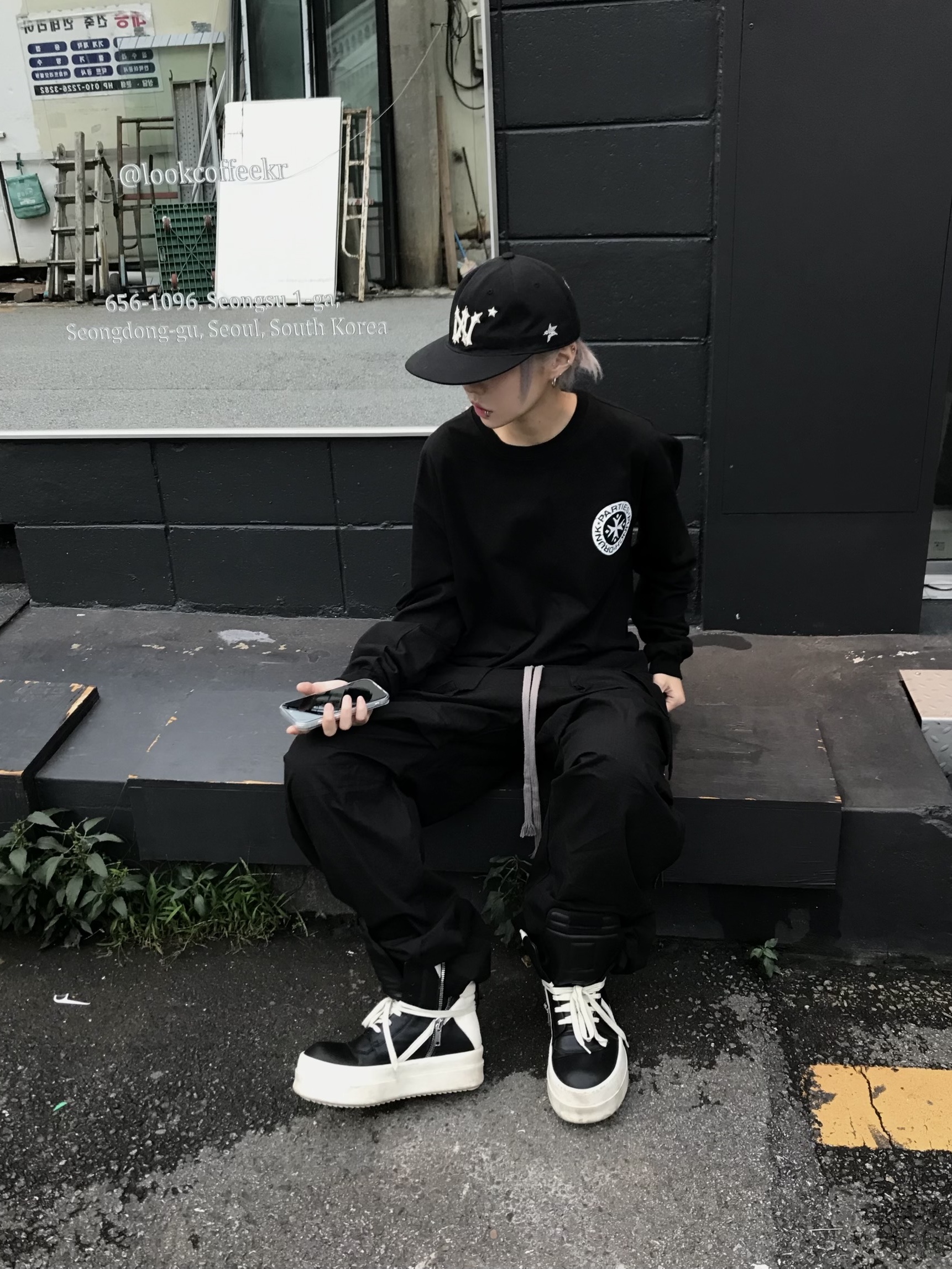 Aoiro 6-Panel Hikari A/N Fitted Cap Black, Wapworks Wide Safety Cargo Pants Black 착용 스타일 - 5