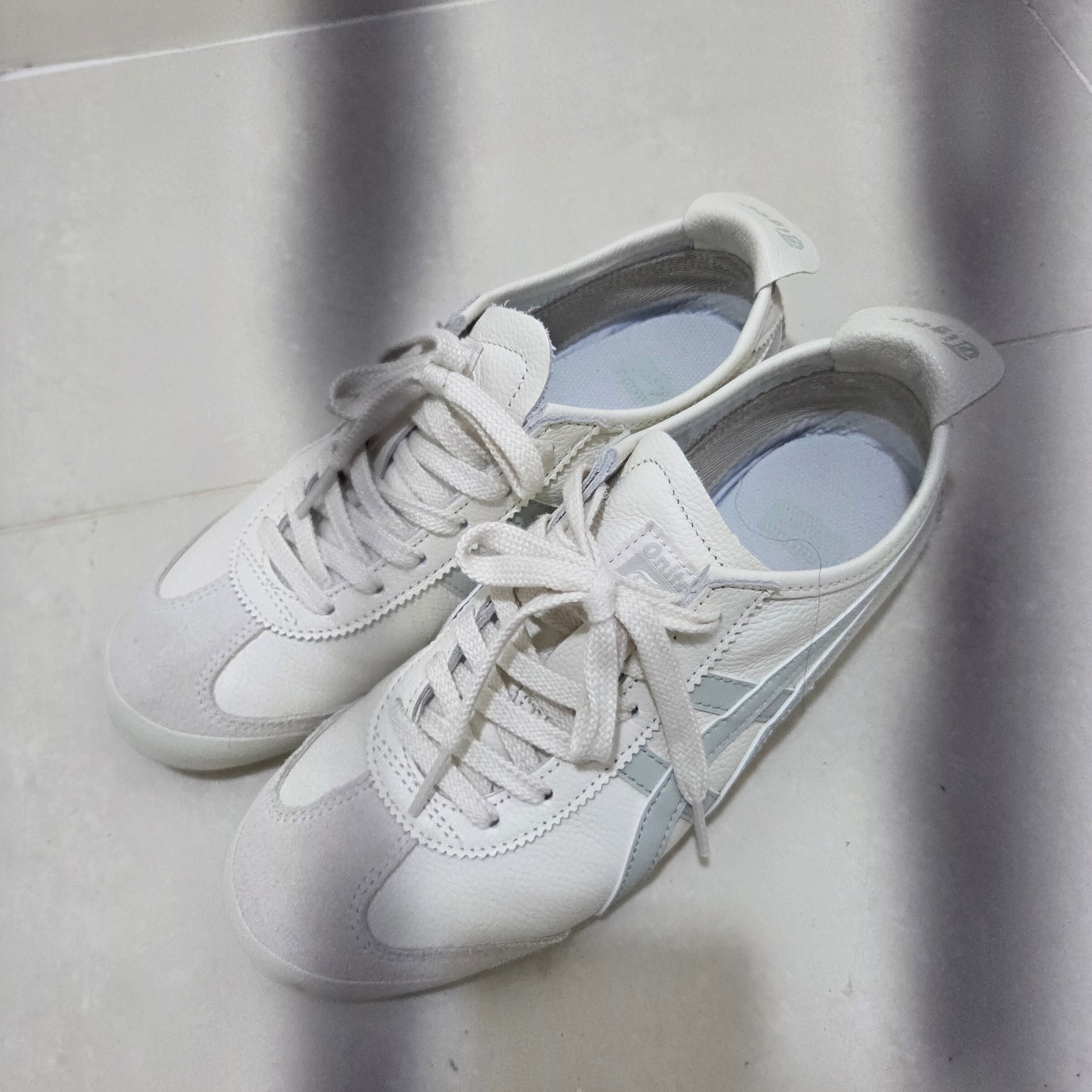 Onitsuka Tiger Mexico 66 Cream Light Sage 착용 스타일