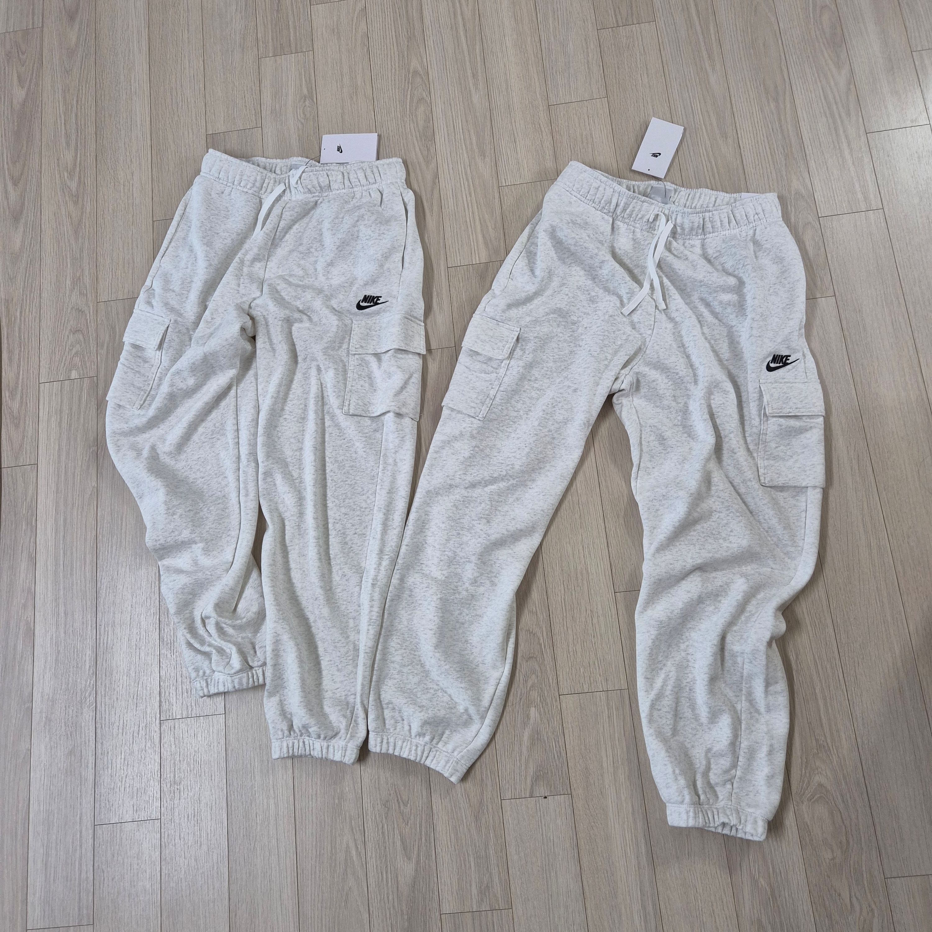 (W) Nike NSW Club Fleece Mid Rise Oversized Cargo Sweatpants Coconut Milk - Asia, (W) Nike NSW Club Fleece Mid Rise Oversized Cargo Sweatpants Black - Asia 착용 스타일 - 1