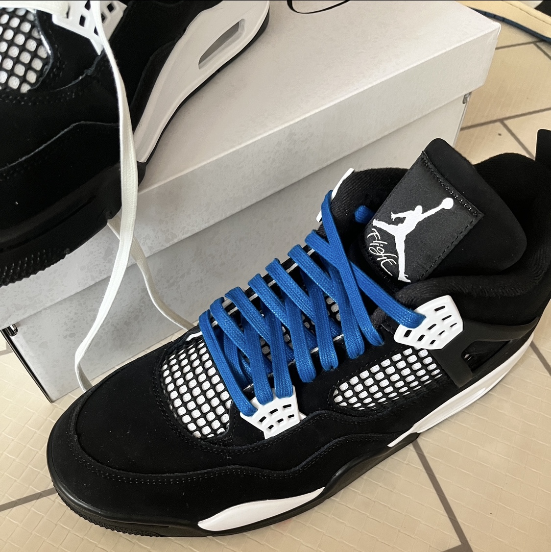 Jordan 4 Retro White Thunder 착용 스타일 - 1