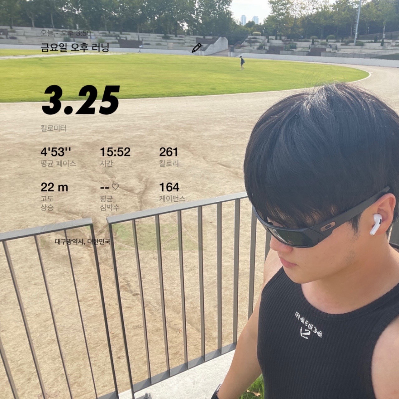 On Running x Post Archive Faction (Paf) Cloudventure Peak Cacao Espresso, Salomon Trailblazer 20 Black 착용 스타일 - 3
