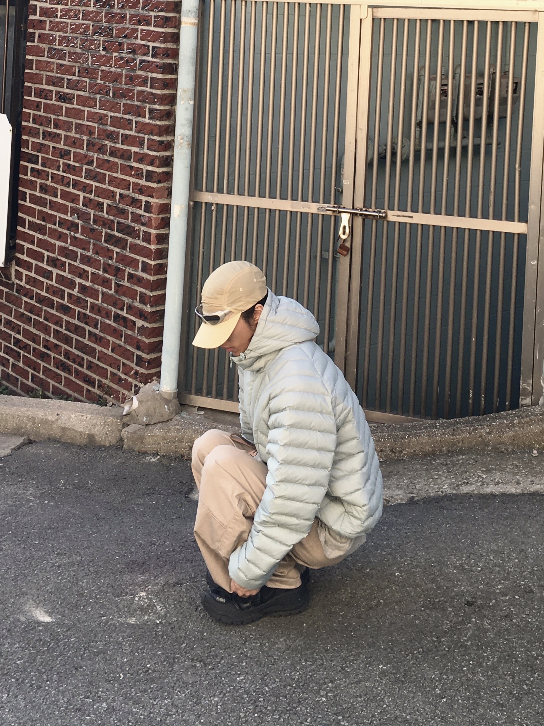 [KREAM 단독] NOMANUAL Nubes Light Duck Down Marina 착용 스타일 - 1