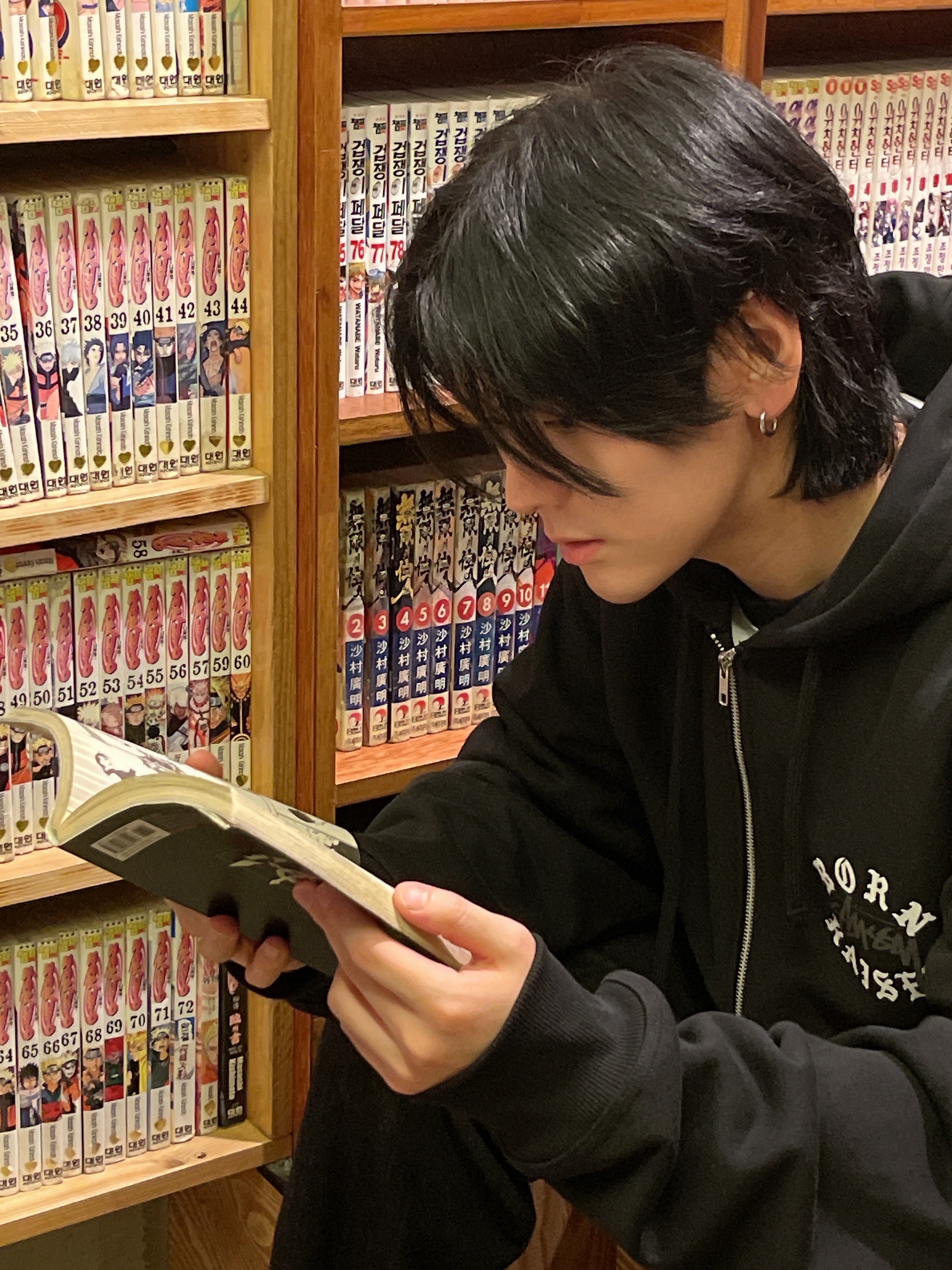 Stussy x Born X Raised Logo Zip Hoodie Black 착용 스타일 - 3