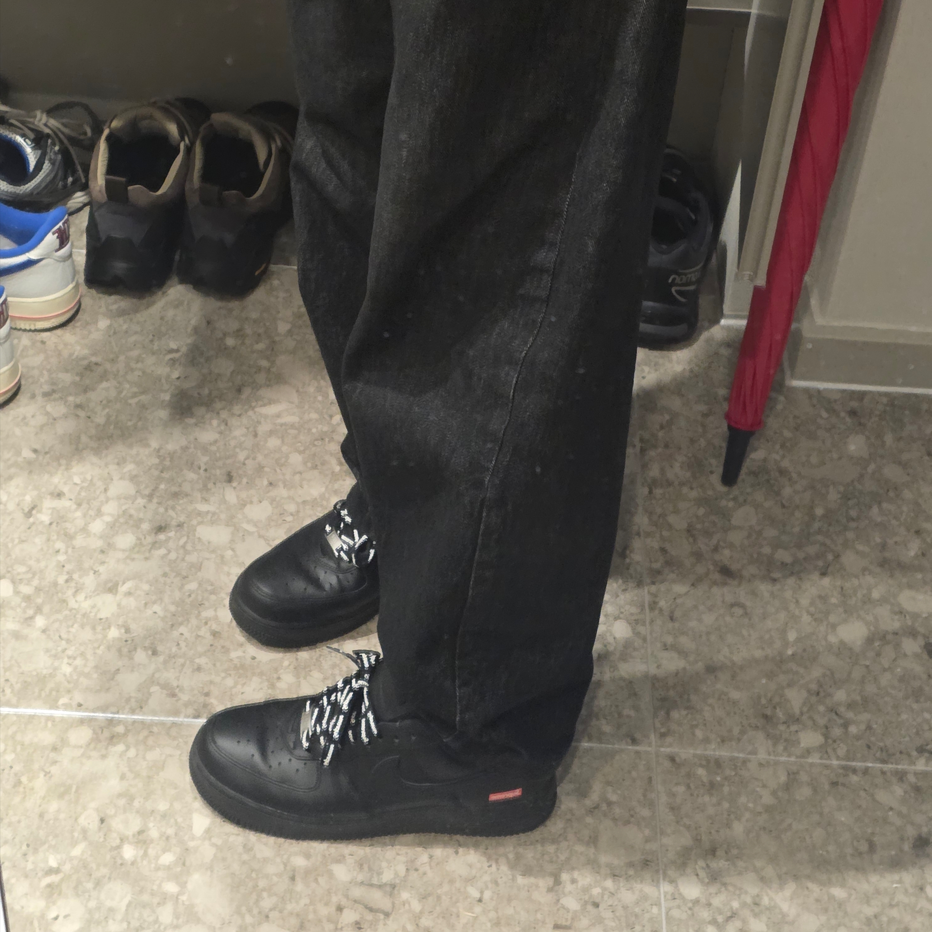Nike x Supreme Air Force 1 Low Black 착용 스타일