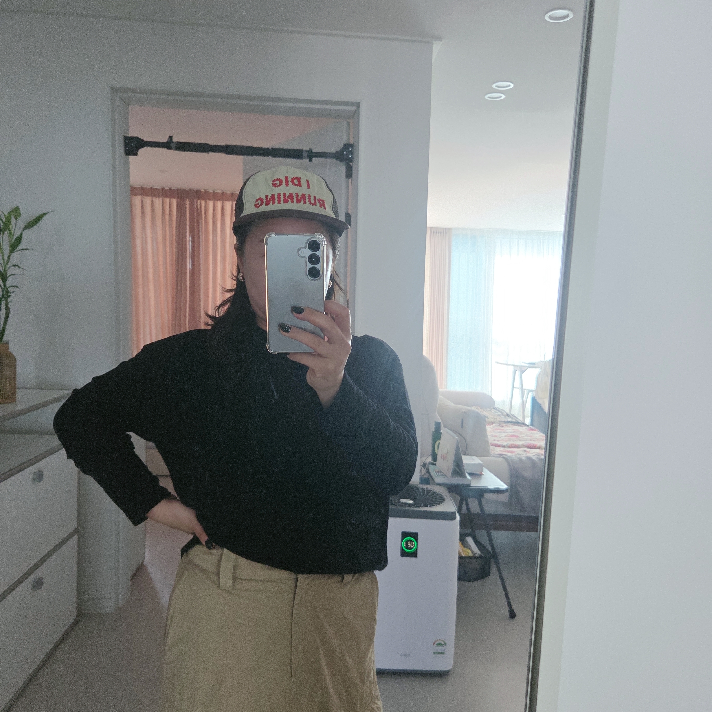 Alex Zono I Dig Running Trucker Hat OG Brown 착용 스타일