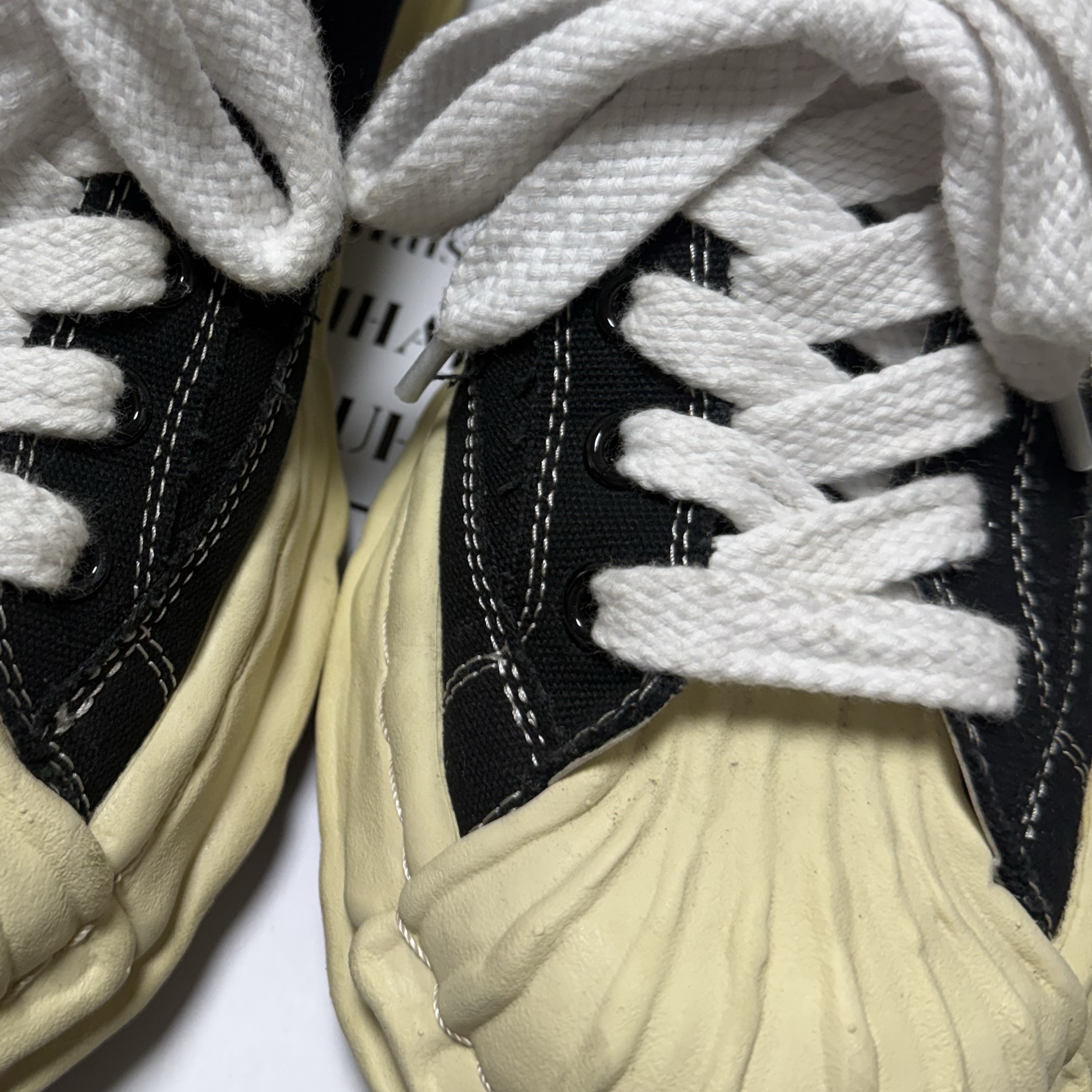Maison Mihara Yasuhiro Blakey VL OG Sole Canvas Low-top Sneakers Black 착용 스타일