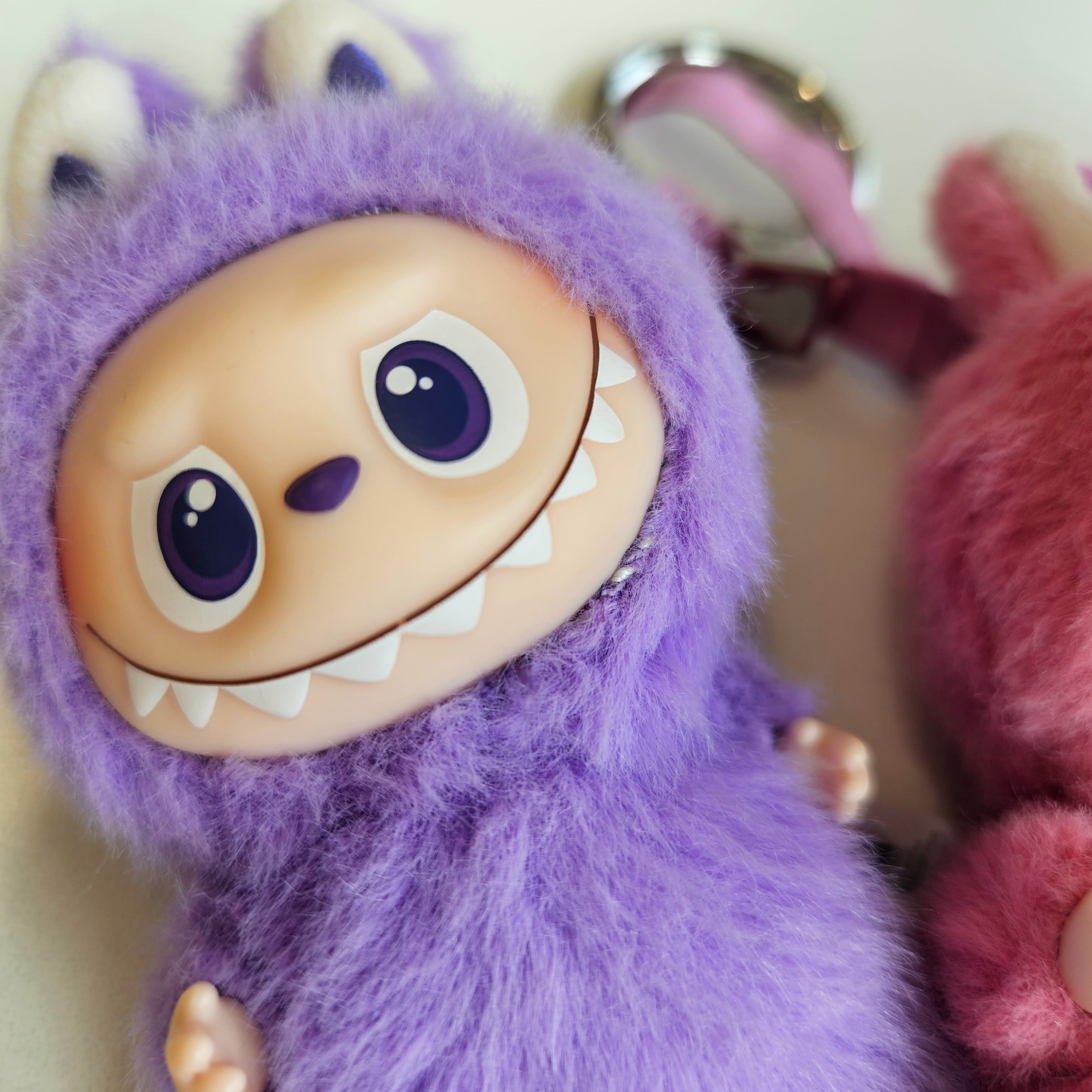 Pop Mart Labubu The Monsters Pin For Love Series Vinyl Plush Pendant (N-Z) T (Opened Case), Pop Mart Labubu The Monsters Pin For Love Series Vinyl Plush Pendant (N-Z) Q (Opened Case) 착용 스타일 - 1