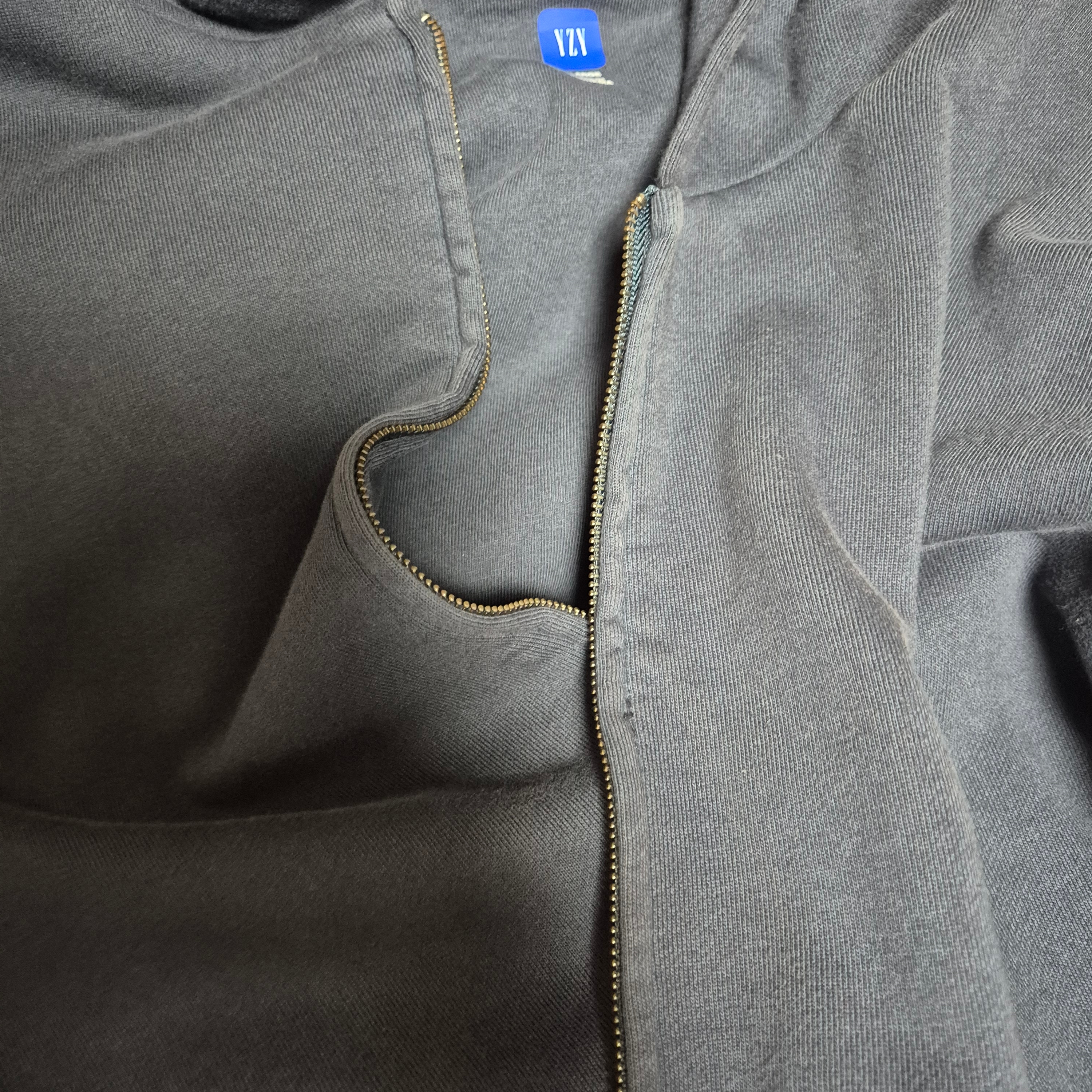 Yeezy YZY Zip-Up Hoodie Navy 착용 스타일