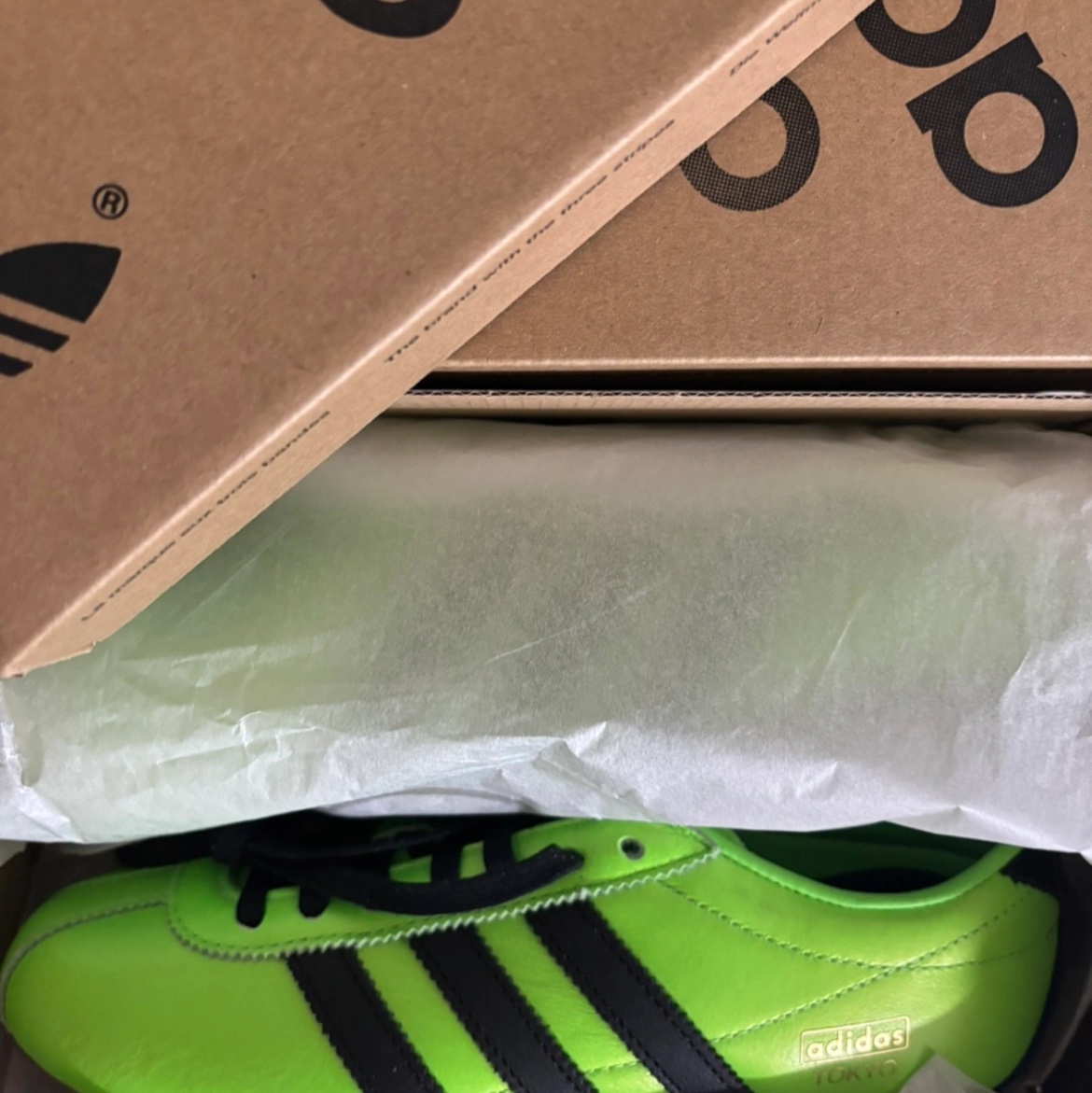 (W) Adidas Tokyo Decon Solar Green Core Black 착용 스타일