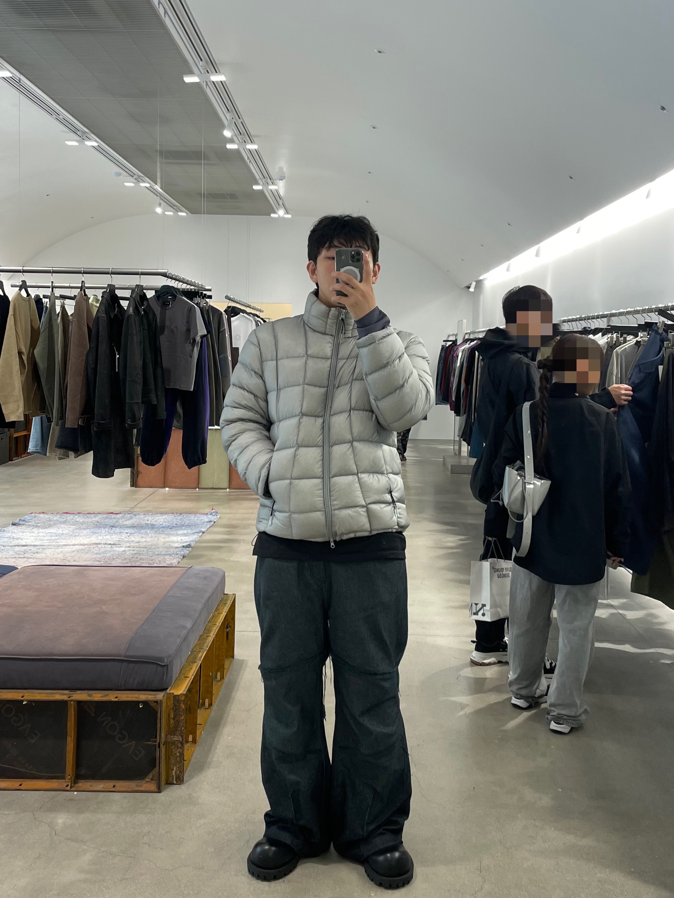 999Humanity Modular Light Goose Puffer Light Grey, Xlim Ep.6 04 Trousers Black 착용 스타일